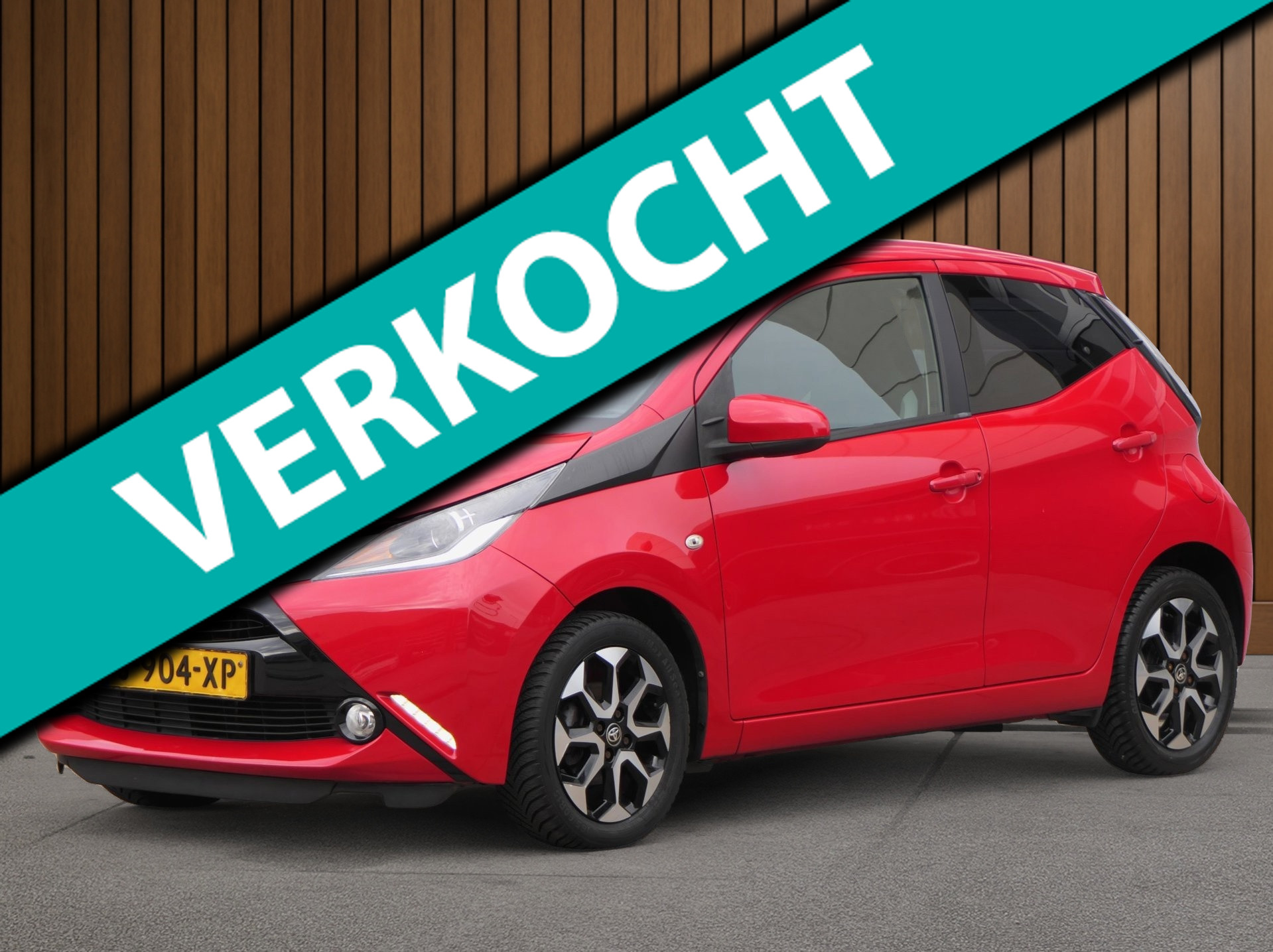 Toyota Toyota Aygo 1.0 VVT-i x 5-Deurs | Camera | Bluetooth | Airco | LM Velgen 2014 - voorkant