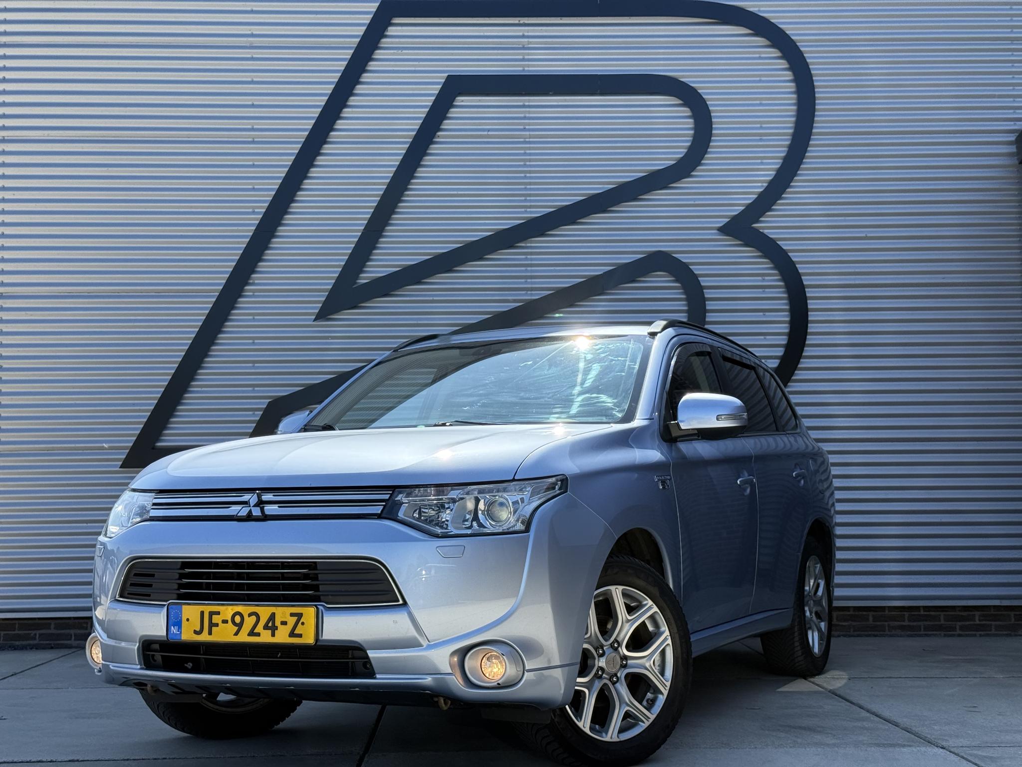 Mitsubishi Mitsubishi Outlander 2.0 PHEV Executive Edition 2014 - voorkant