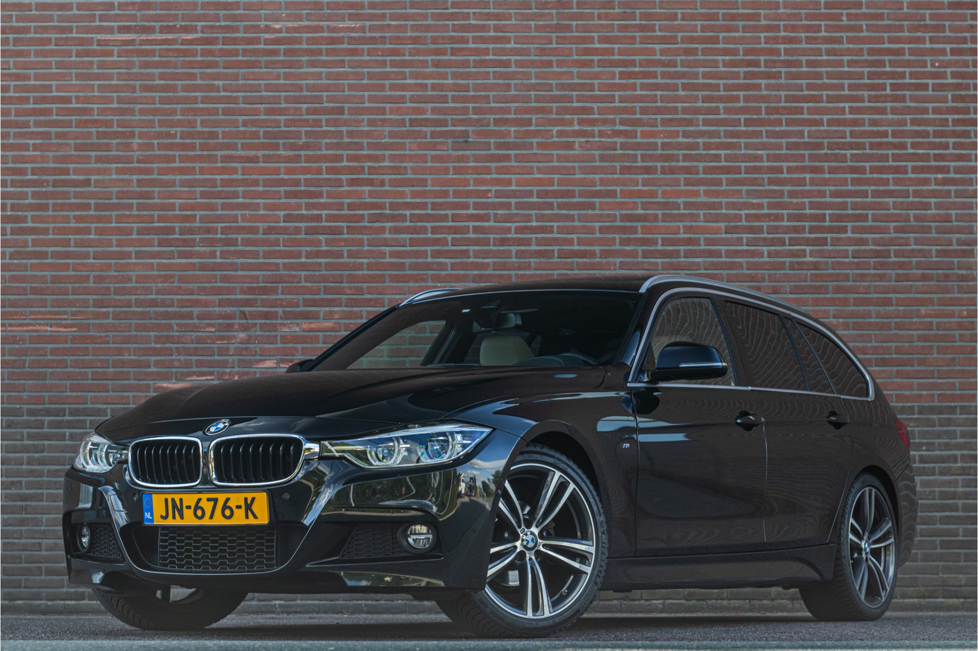 BMW 320i 320i M Sport, Origineel NL, Panoramadak, Leder, 360 Camera, Stoel & Stuurverwarming, Full LED, Head-up, Park Assist. 2016 - voorkant