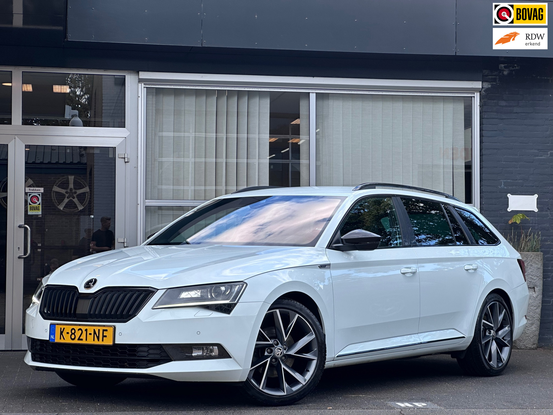 Skoda Superb 2.0 TSI 4x4 Style ACC/ DCC / LANE / SFEER / CARPLAY 2017 - voorkant