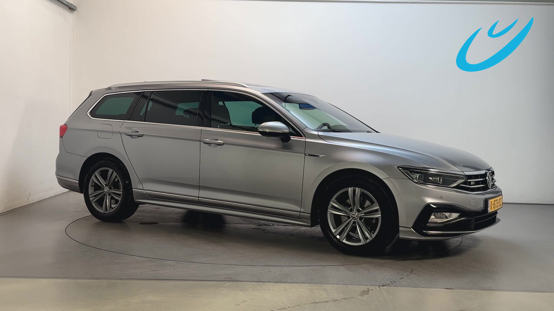 Volkswagen Passat 1.5 TSI 150pk DSG R-Line Business + Camera Stoelverwarming Panoramadak Virtual Cockpit 2020 - voorkant