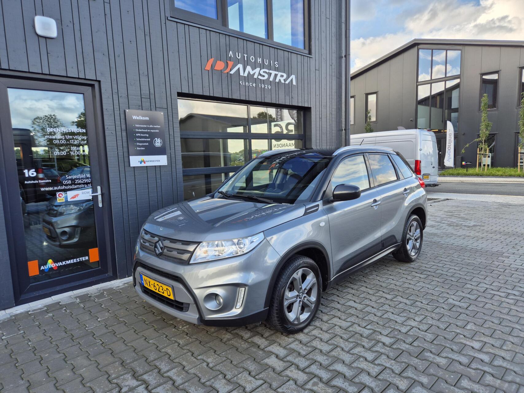 Suzuki Vitara 1.6 Exclusive Automaat|Trekhaak|Camera|Stoelverwarming|Navi|Cruise|Topstaat!| 2017 - voorkant