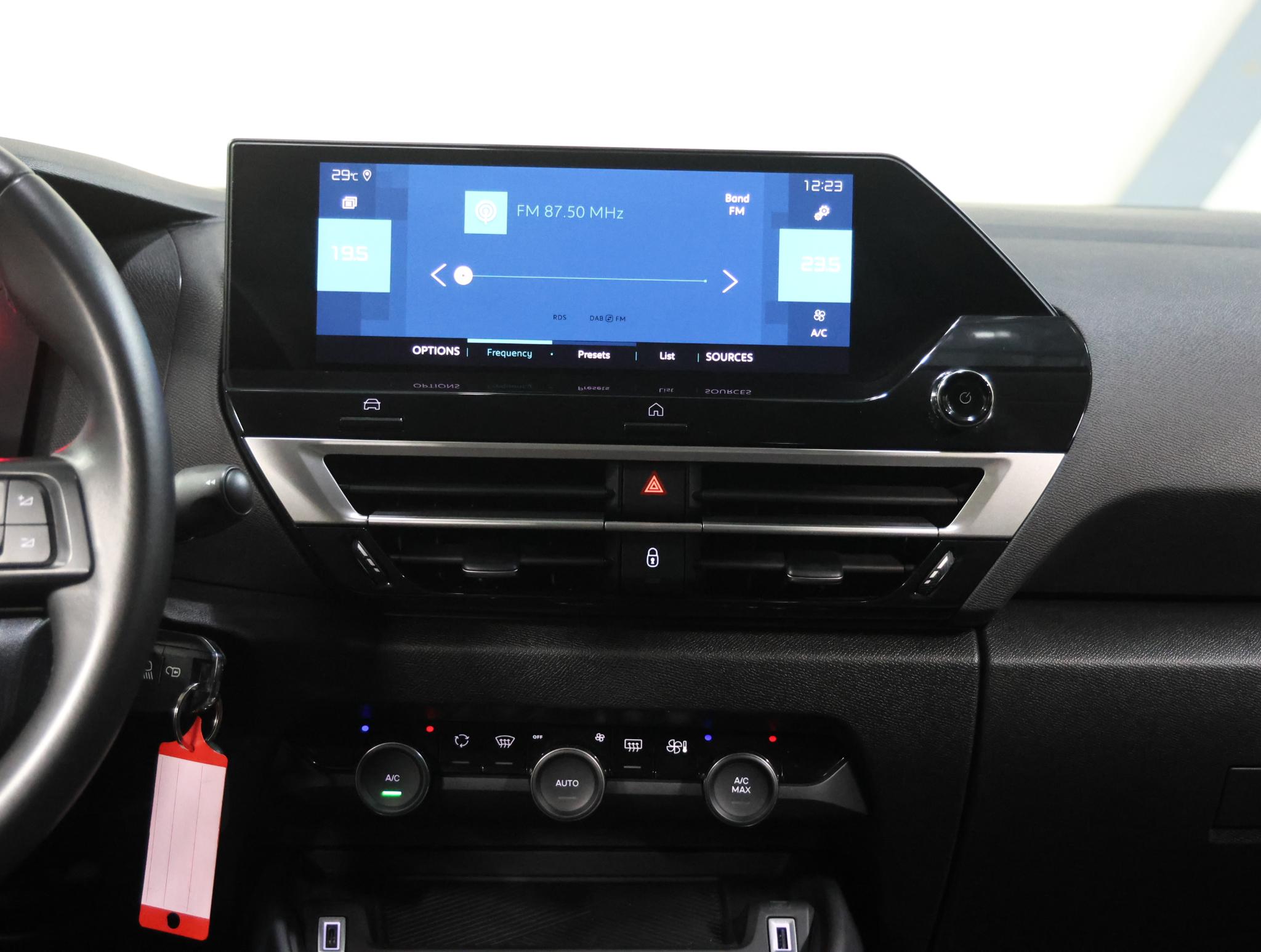 Foto van Citroen E-c4