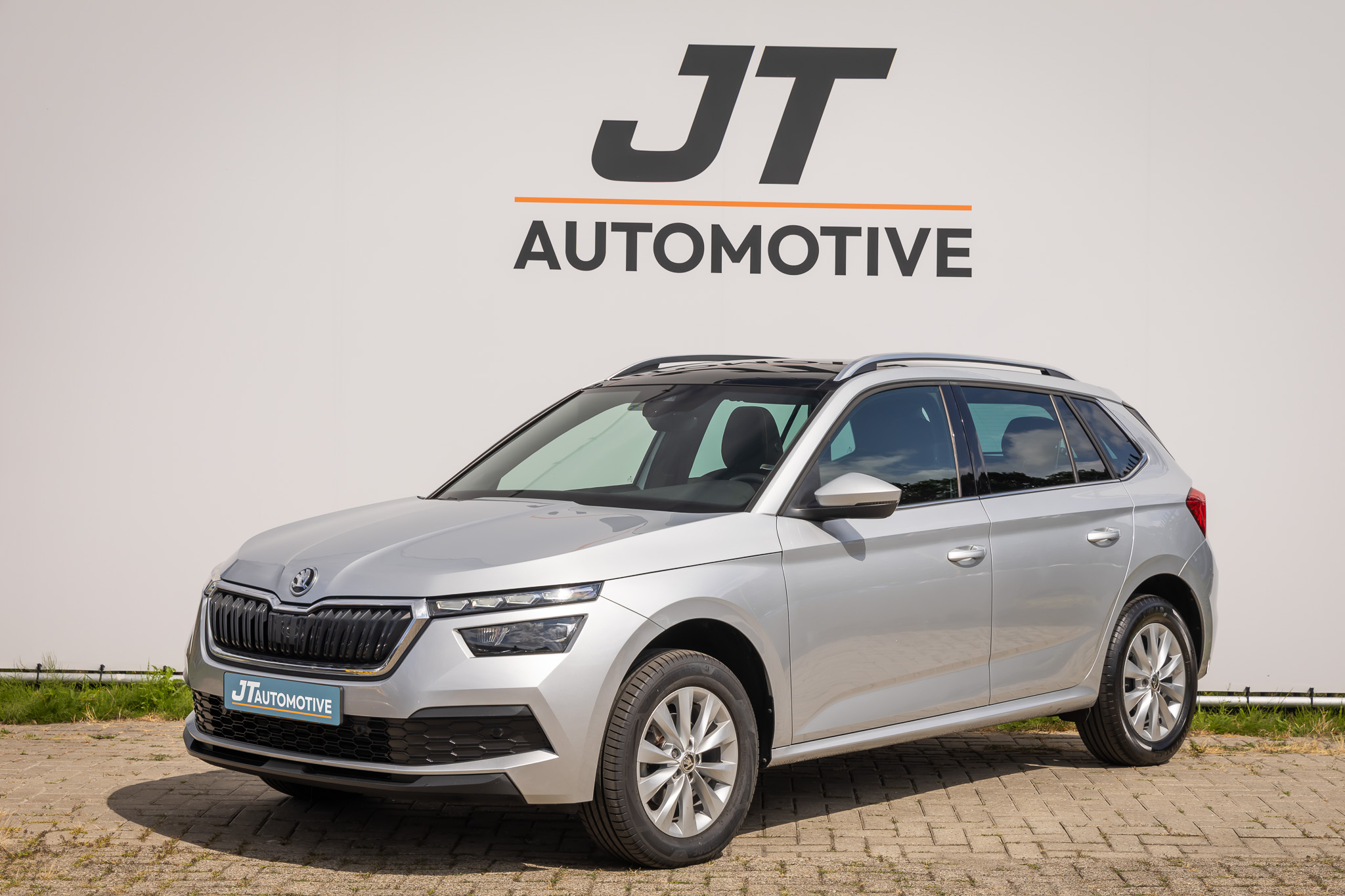 Skoda Kamiq 1.0 TSI Bns Edition nlauto pano | digitale teller | stoelverwarming | stuurverwarming | klimaat control | pdc | CarPlay 2022 - voorkant
