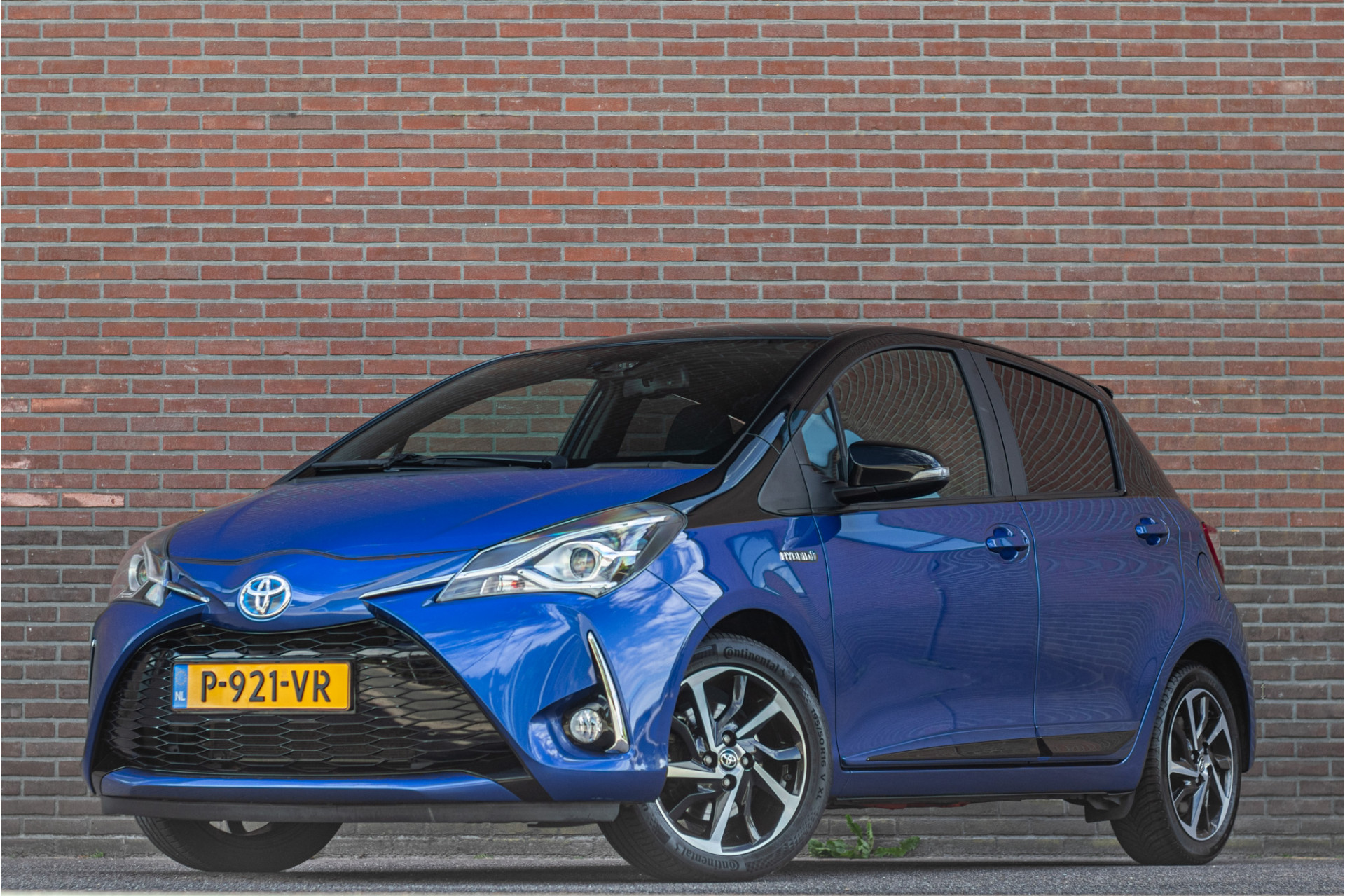 Toyota Toyota Yaris Hybrid 1.5 Hybrid Bi-Tone, Carplay, Camera, LED, Lane Assist, Climate control, Cruise control. 2019 - voorkant