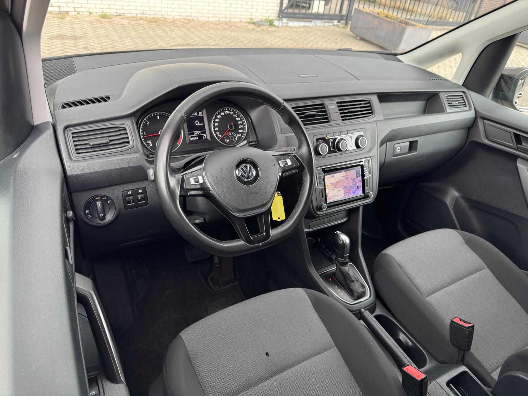 Foto van Volkswagen Caddy Modified Partition Wall