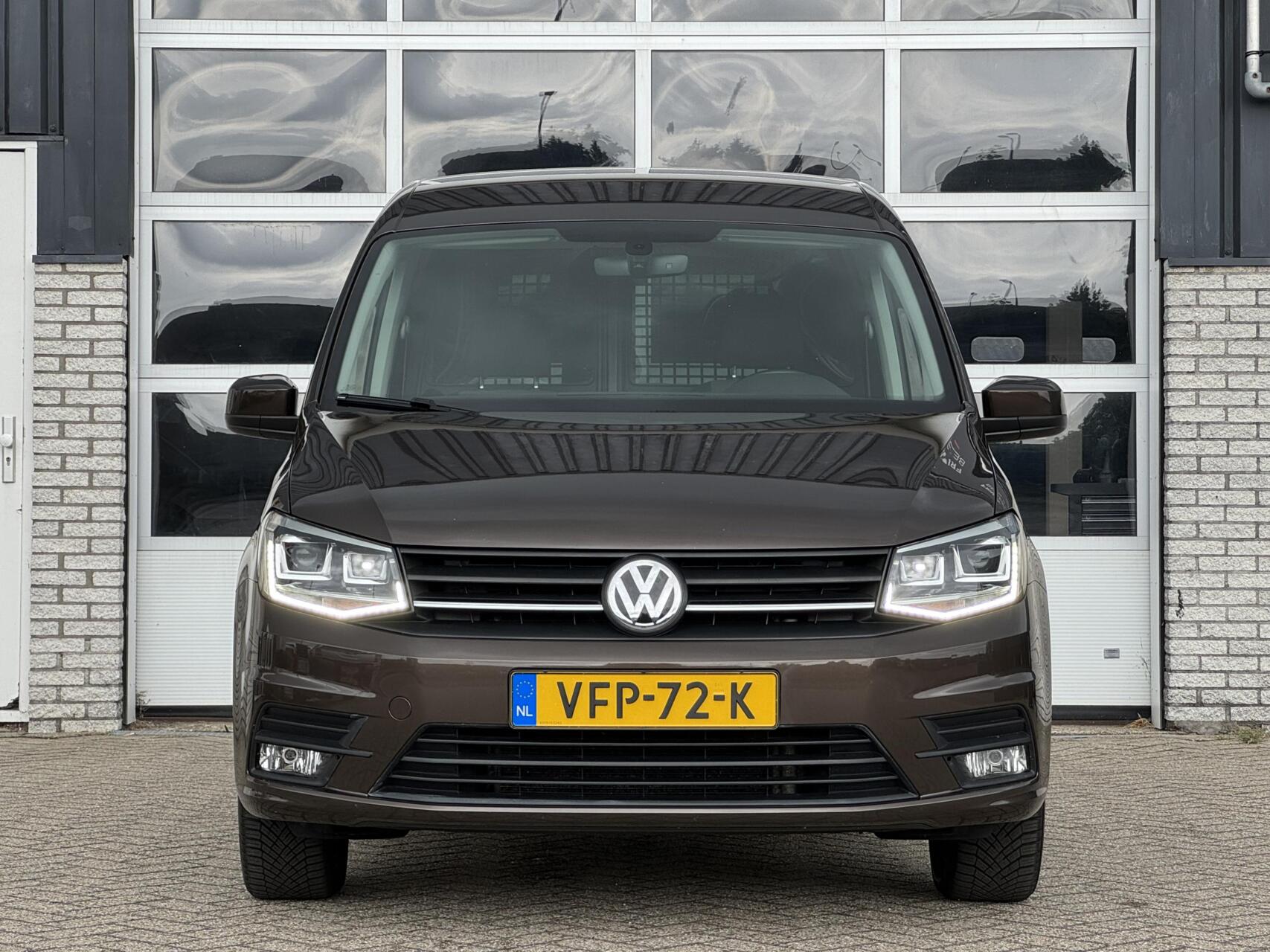 Foto van Volkswagen Caddy Modified Partition Wall
