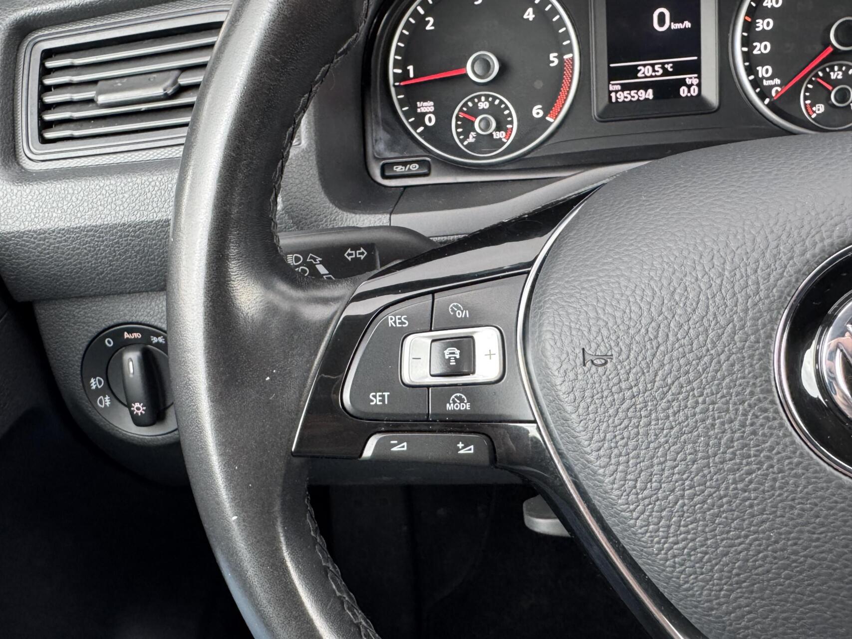 Foto van Volkswagen Caddy Modified Partition Wall