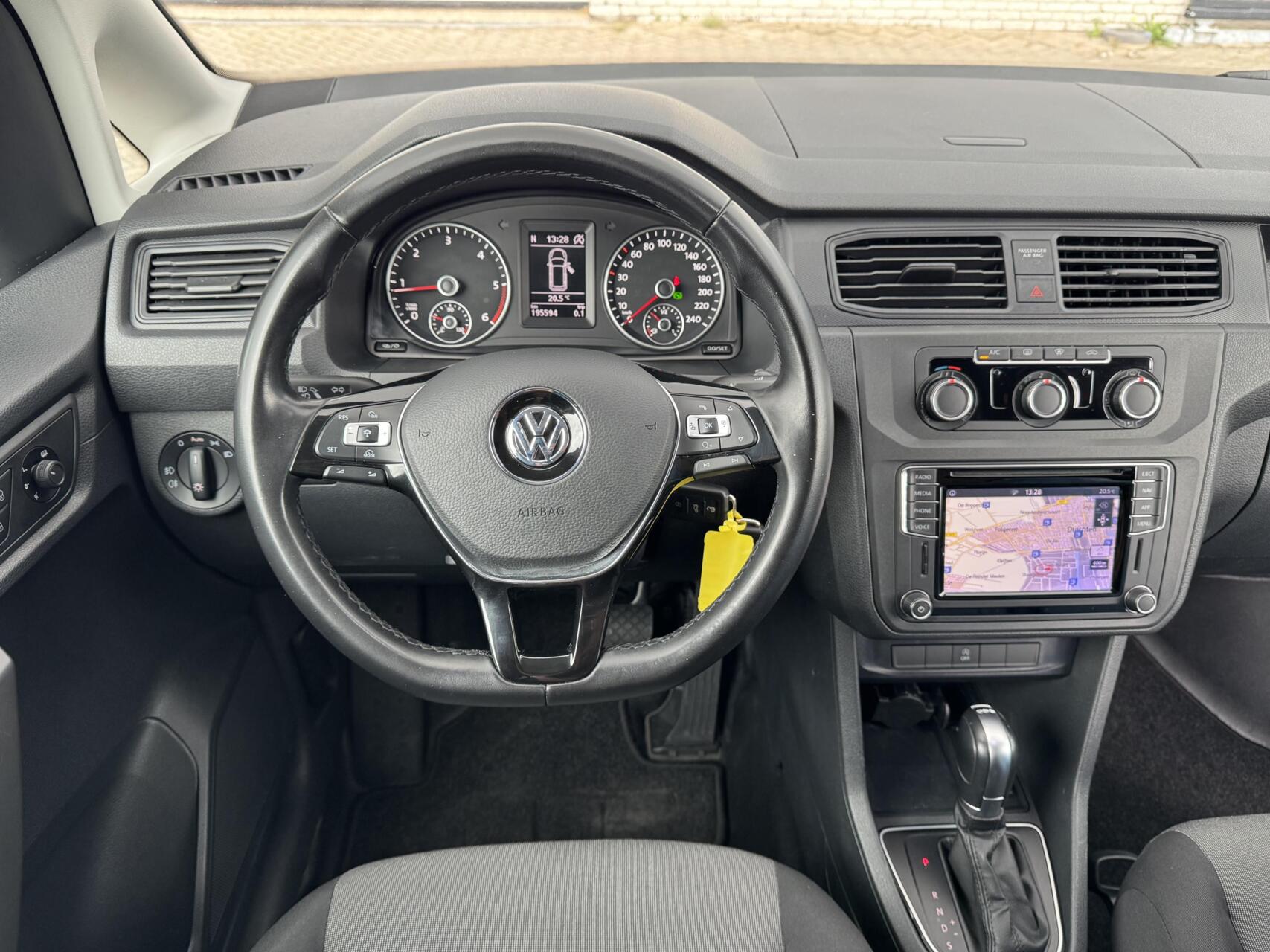 Foto van Volkswagen Caddy Modified Partition Wall
