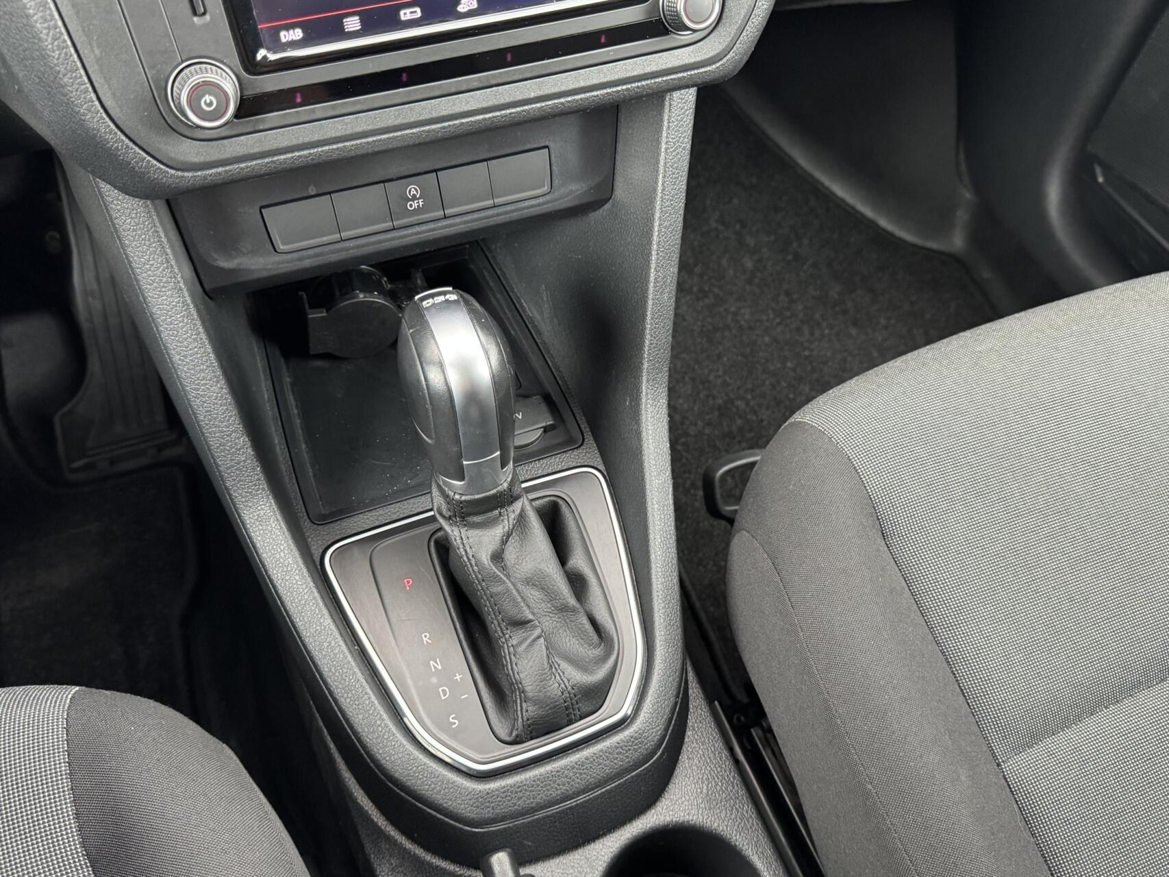 Foto van Volkswagen Caddy Modified Partition Wall