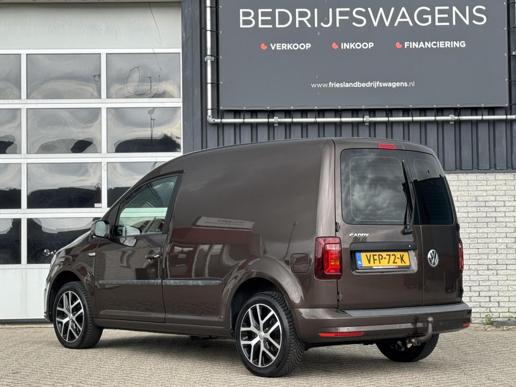Foto van Volkswagen Caddy Modified Partition Wall