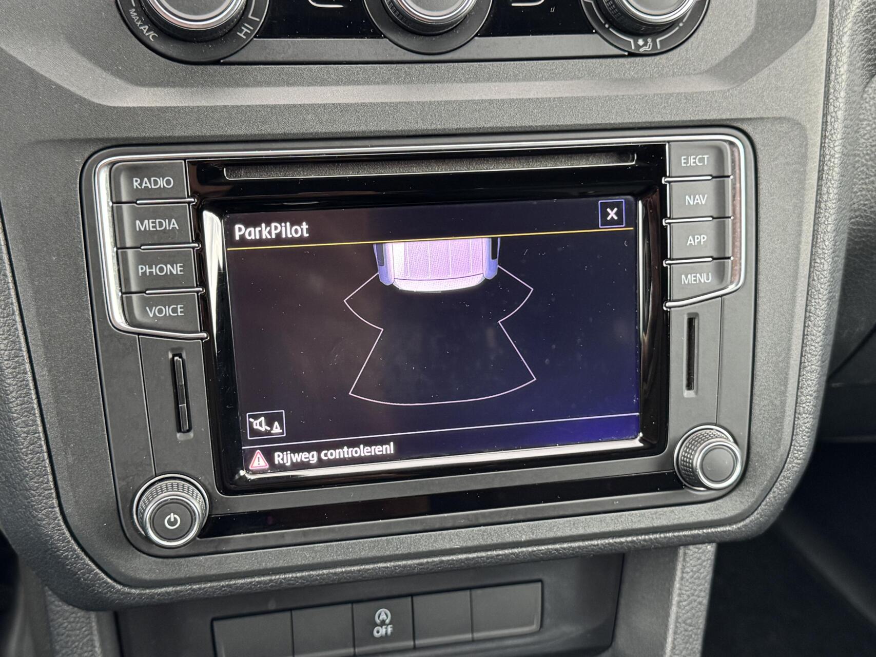 Foto van Volkswagen Caddy Modified Partition Wall