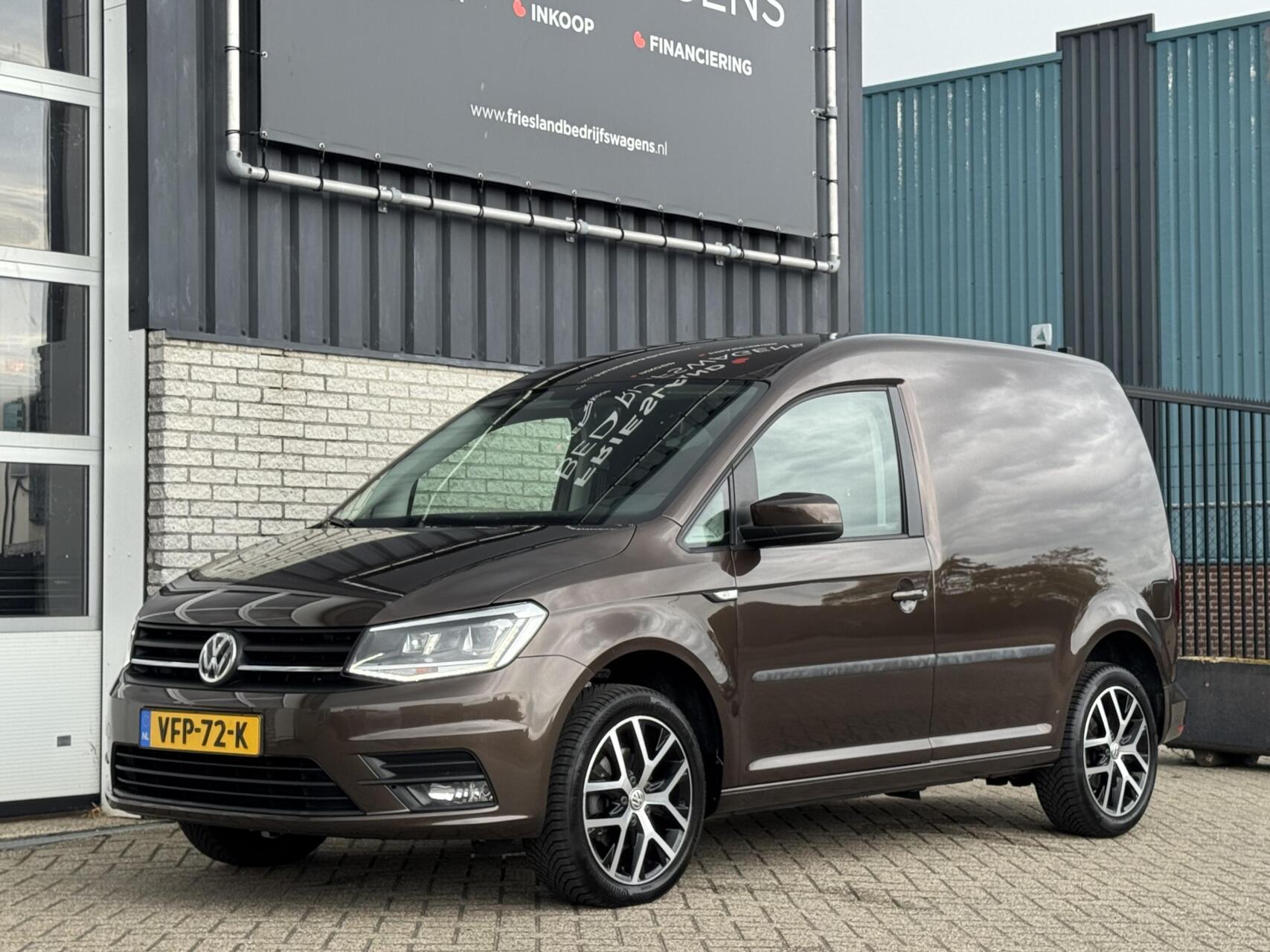 Foto van Volkswagen Caddy Modified Partition Wall