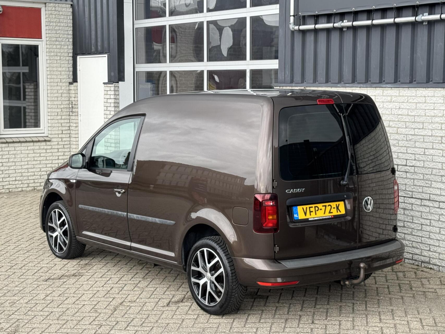 Foto van Volkswagen Caddy Modified Partition Wall