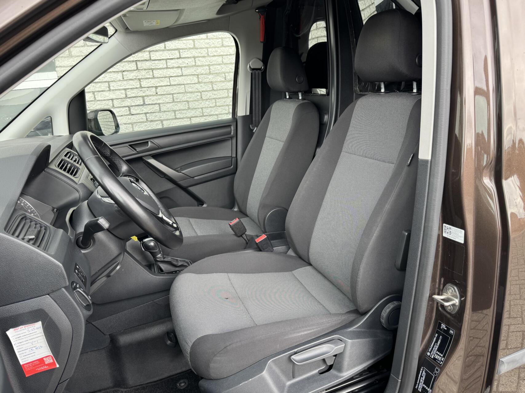 Foto van Volkswagen Caddy Modified Partition Wall