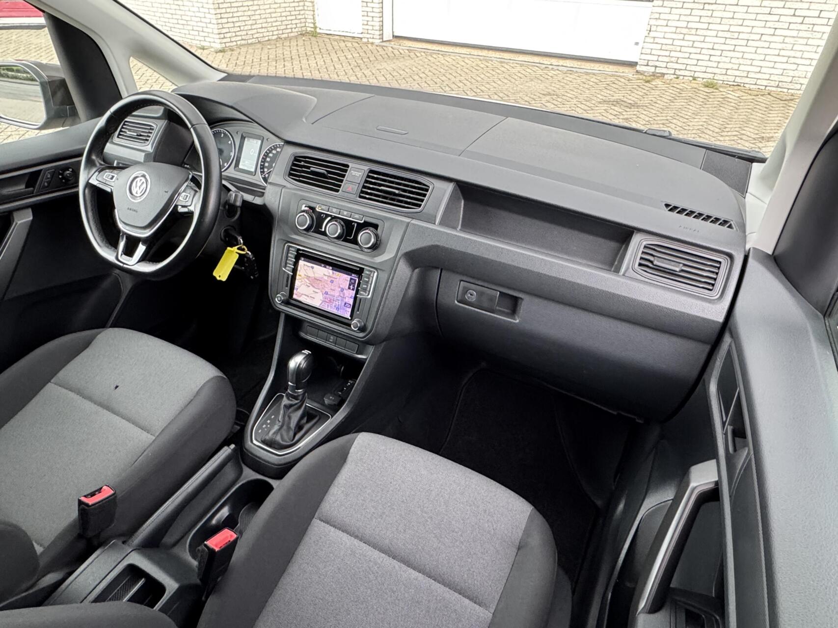 Foto van Volkswagen Caddy Modified Partition Wall
