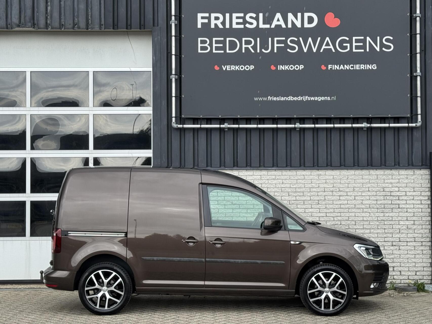 Foto van Volkswagen Caddy Modified Partition Wall
