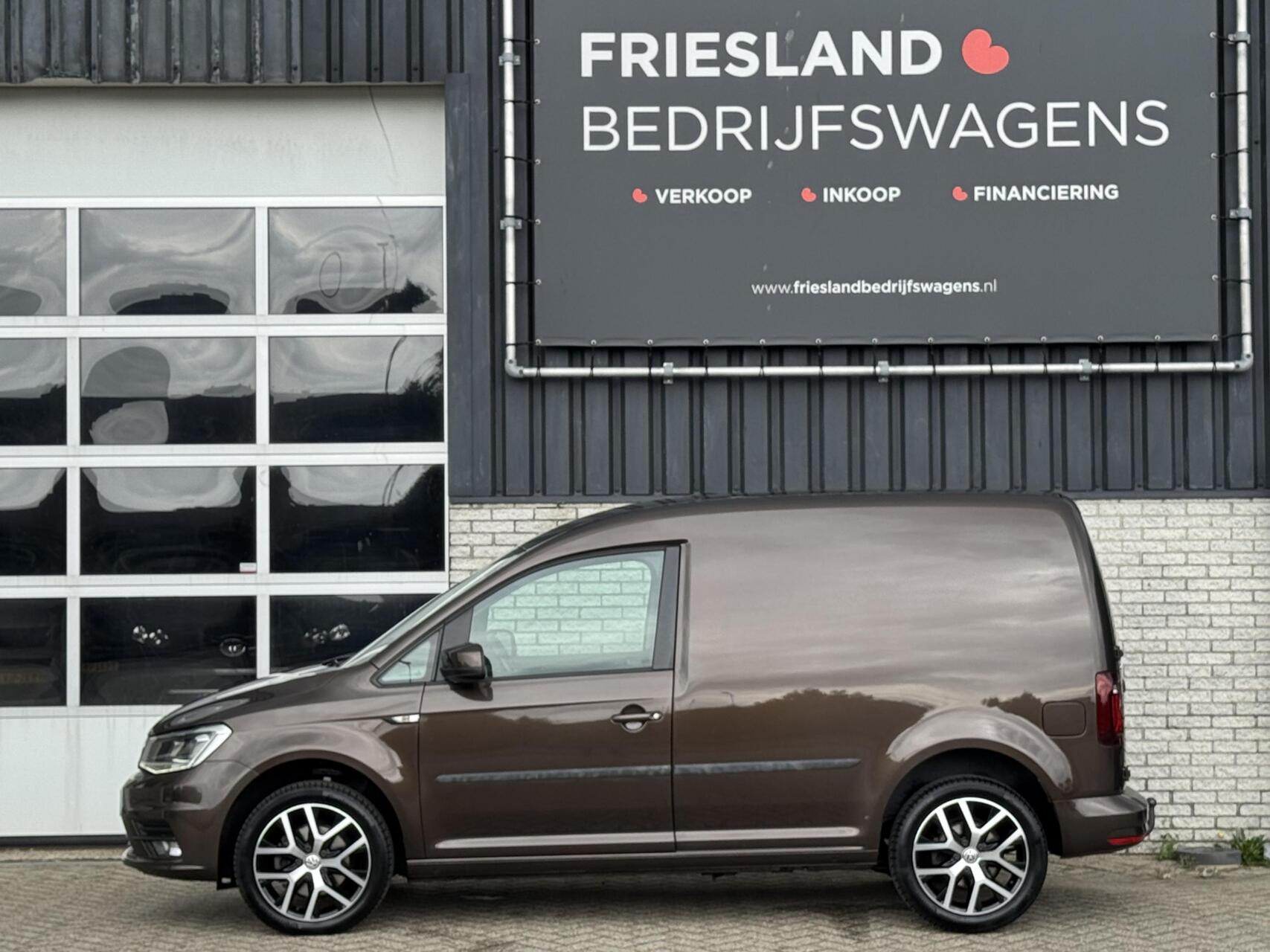 Foto van Volkswagen Caddy Modified Partition Wall