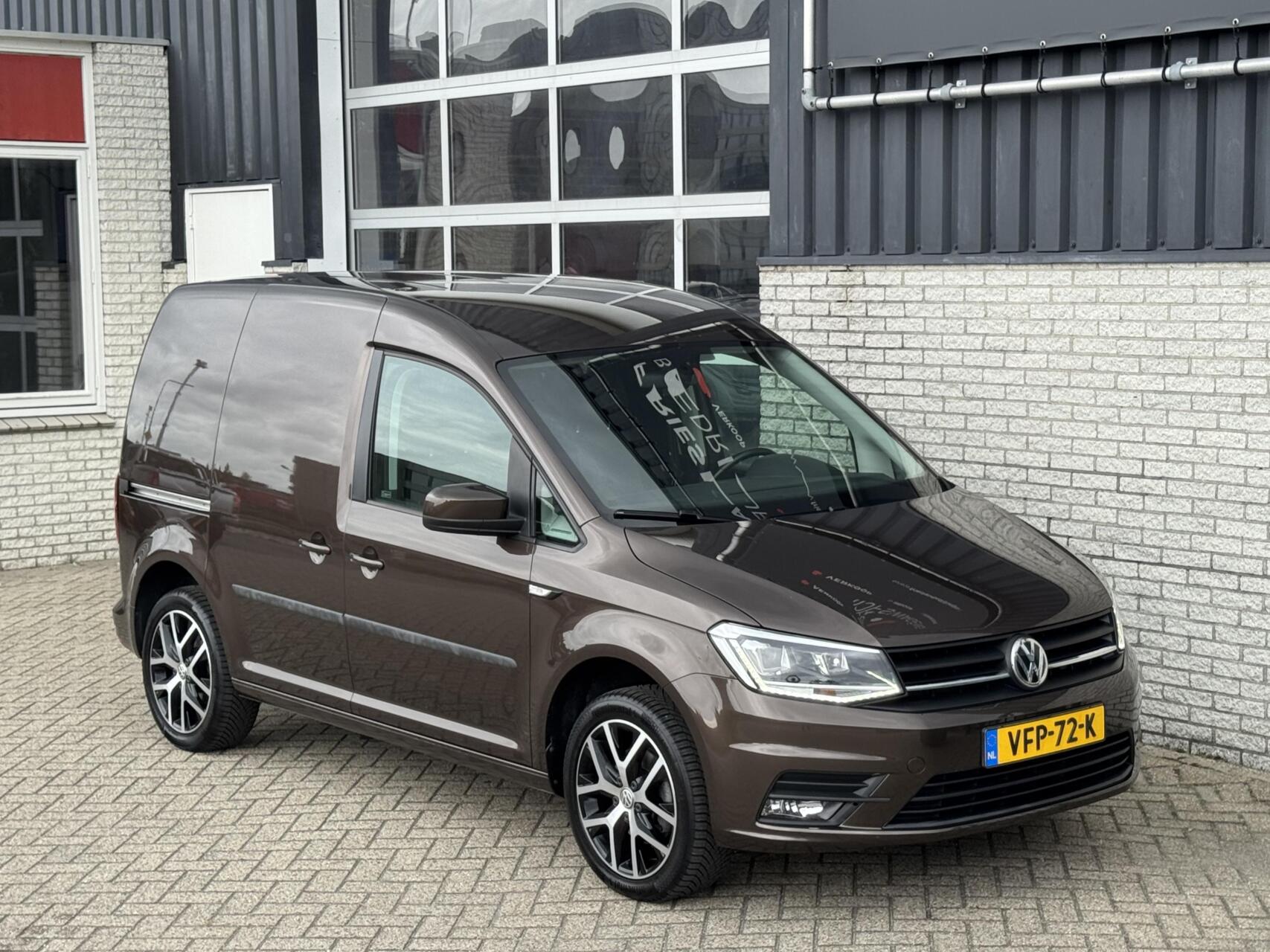 Foto van Volkswagen Caddy Modified Partition Wall
