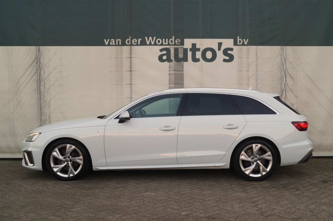 Audi A4 35 TFSI Launch edition Sport 2019 - voorkant