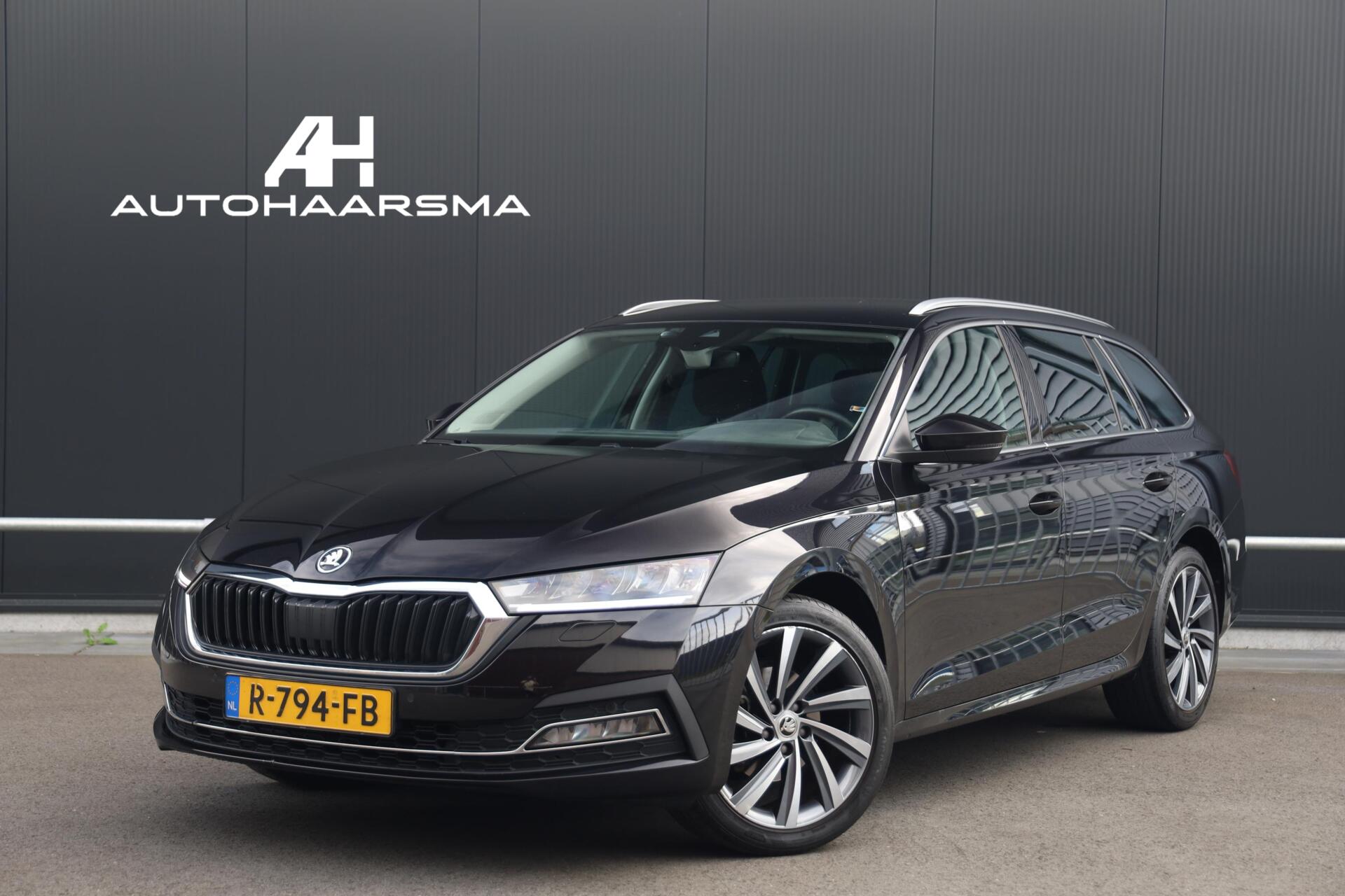 Skoda Octavia 1.0 TSI 110pk Business Edition Plus Camera Stoelverwarming ACC Getint Glas 18-inch Sfeerverlichting 2022 - voorkant