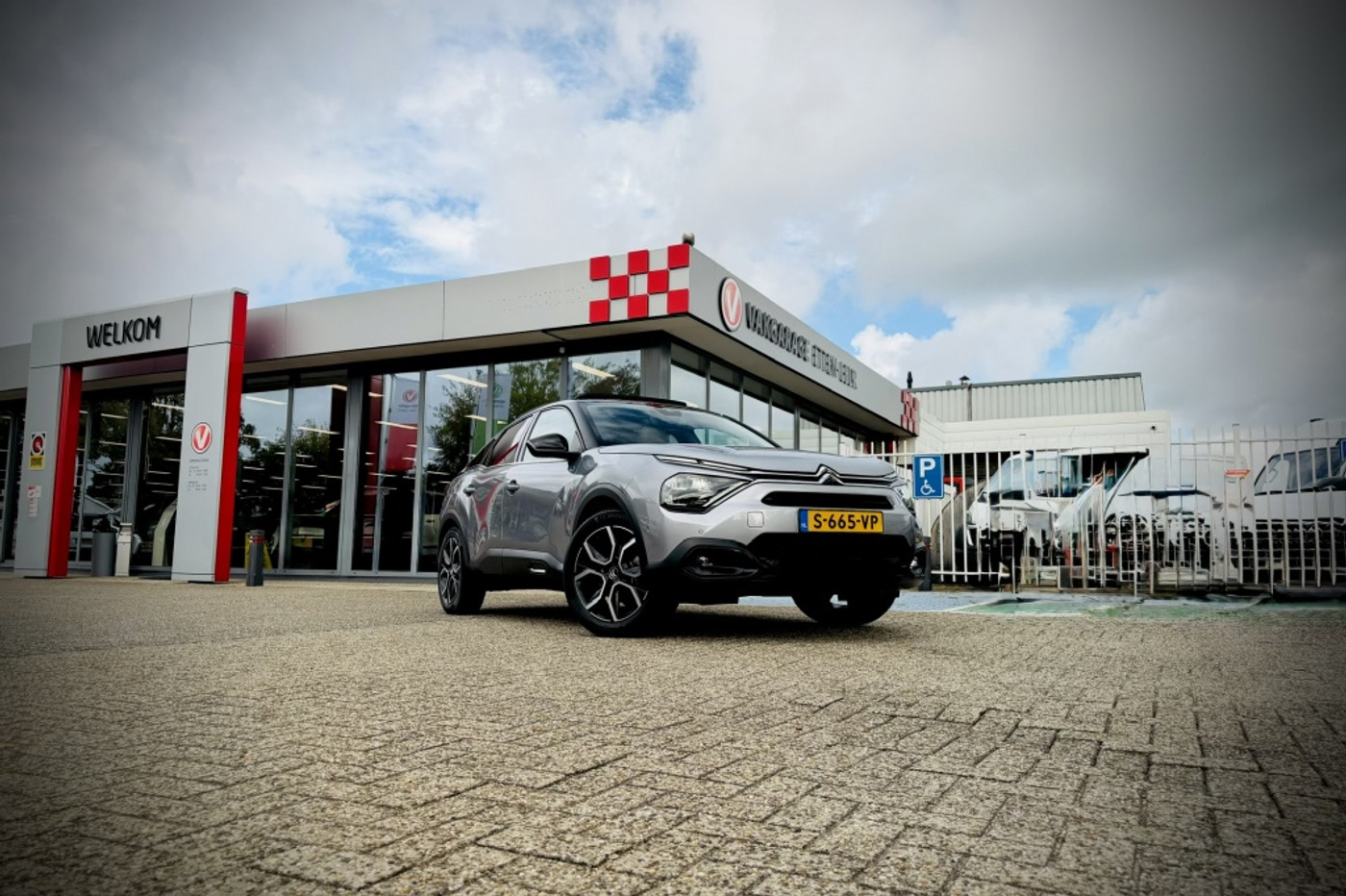 Foto van Citroen E-c4