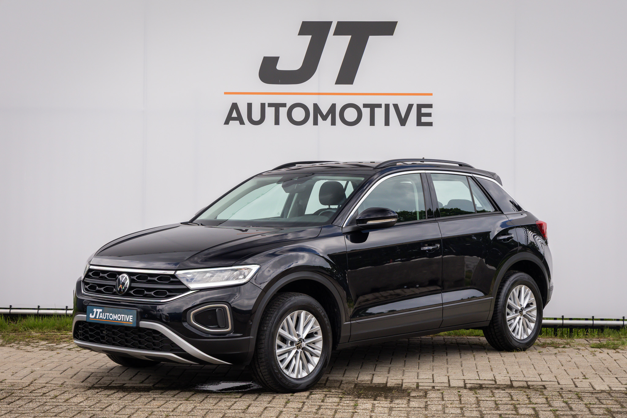Volkswagen T-roc 1.5 TSI Life nlauto Stoelverwarming | PDC | Adaptive cruise | Dab | Digitaal dashboard | Carplay 2023 - voorkant