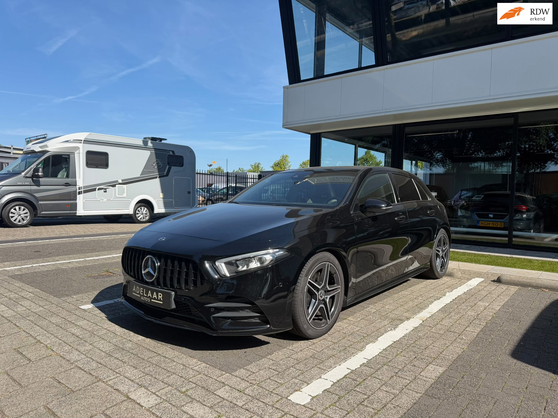 Mercedes-Benz A 220 220 Premium Plus l PANORAMADAK l MOTOR KAPOT 2019 - voorkant