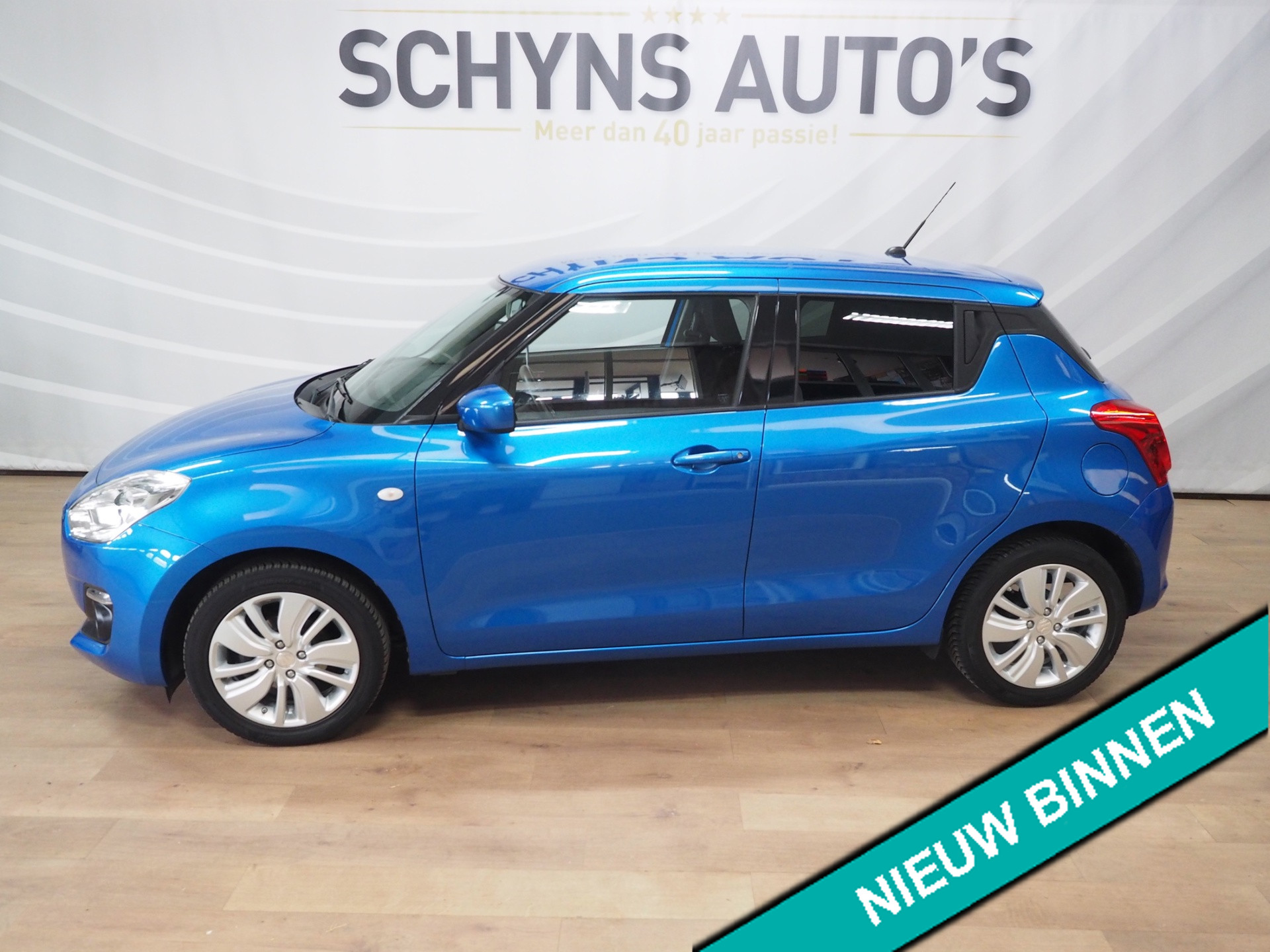 Suzuki Swift 1.2 Select Achteruitrijcamera Navi 2018 - voorkant