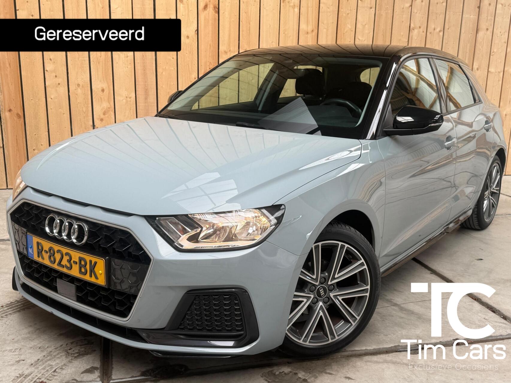 Audi A1 Sportback 25 TFSI Advanced edition Afwijkende dakkleur | Airconditioning | Apple CarPlay/Android Auto | Cruise control | Elektrische ramen voor en achter | Lichtmetalen velgen | Sportstuur 2022 - voorkant