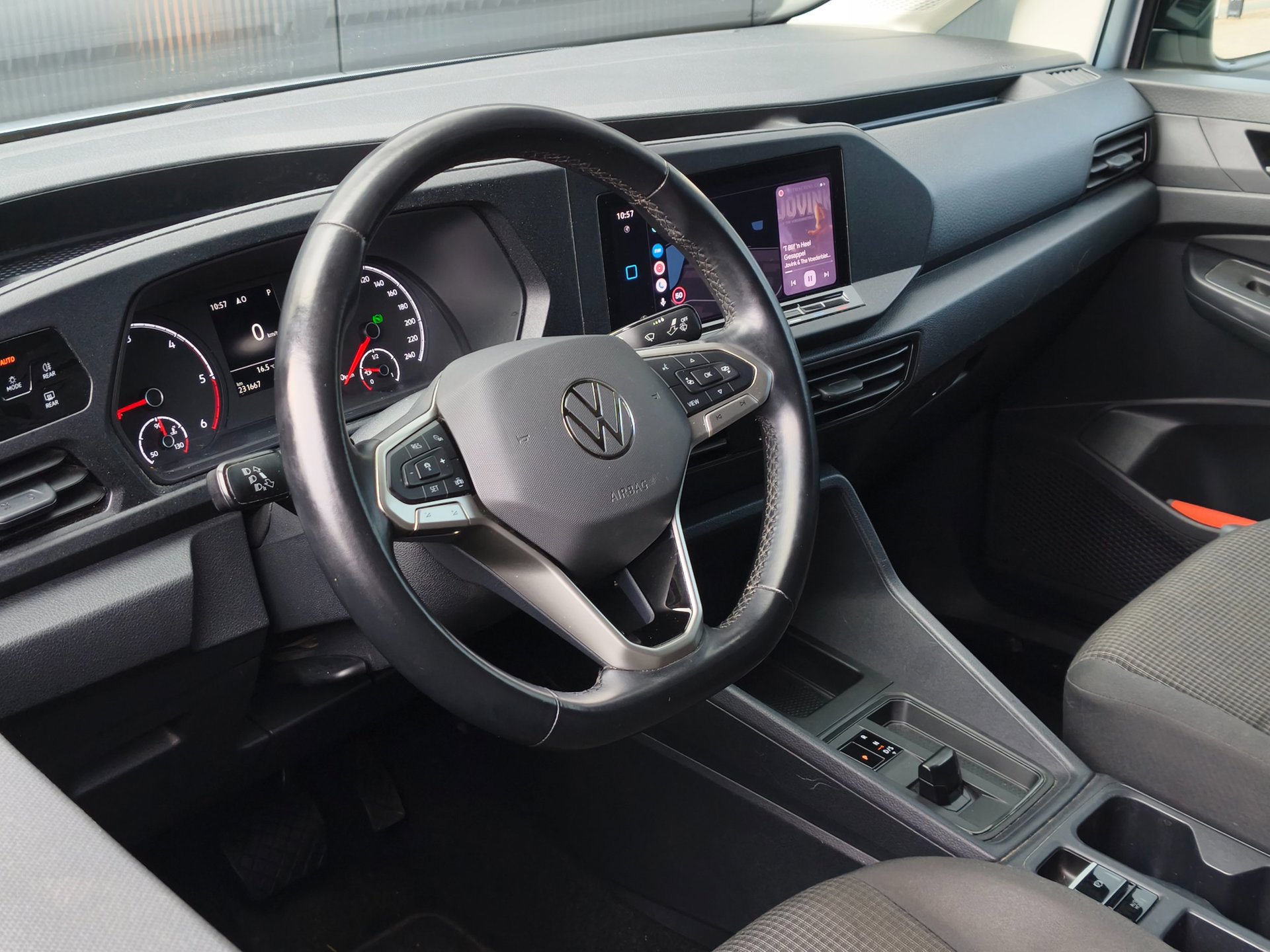 Foto van Volkswagen Caddy Modified Partition Wall