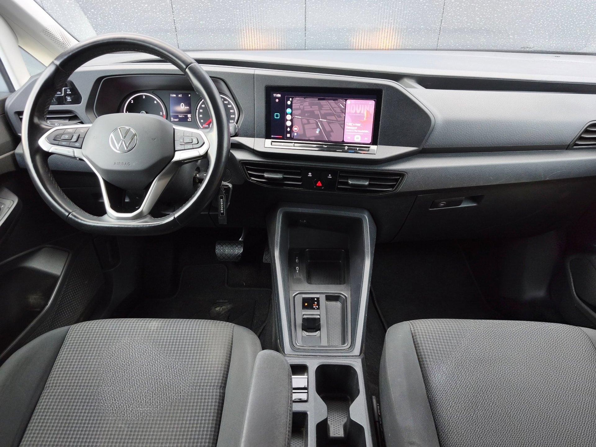 Foto van Volkswagen Caddy Modified Partition Wall
