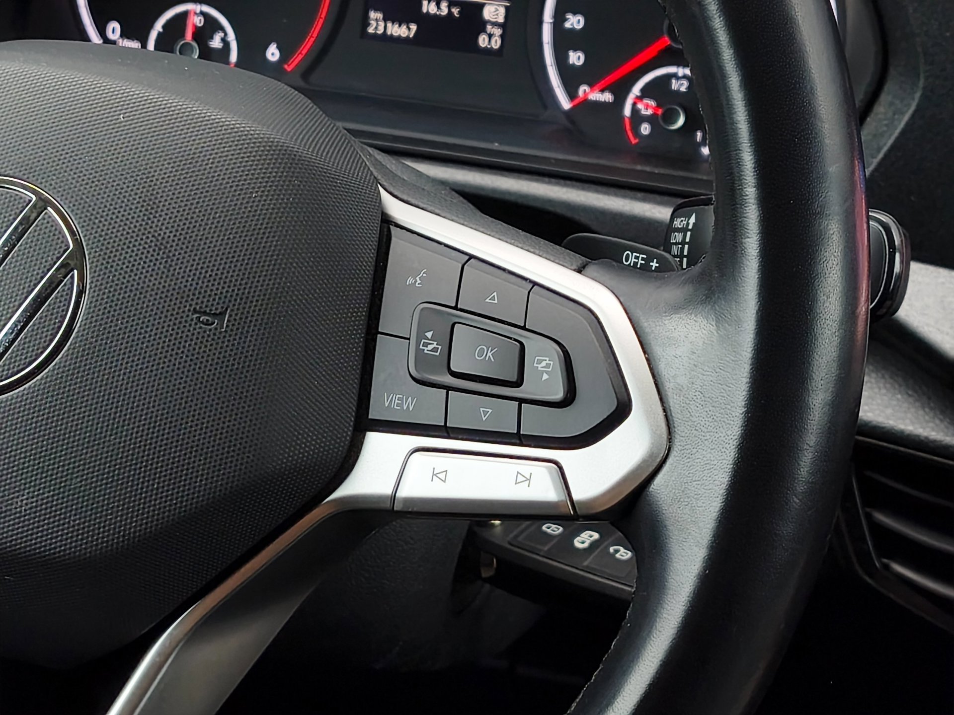 Foto van Volkswagen Caddy Modified Partition Wall
