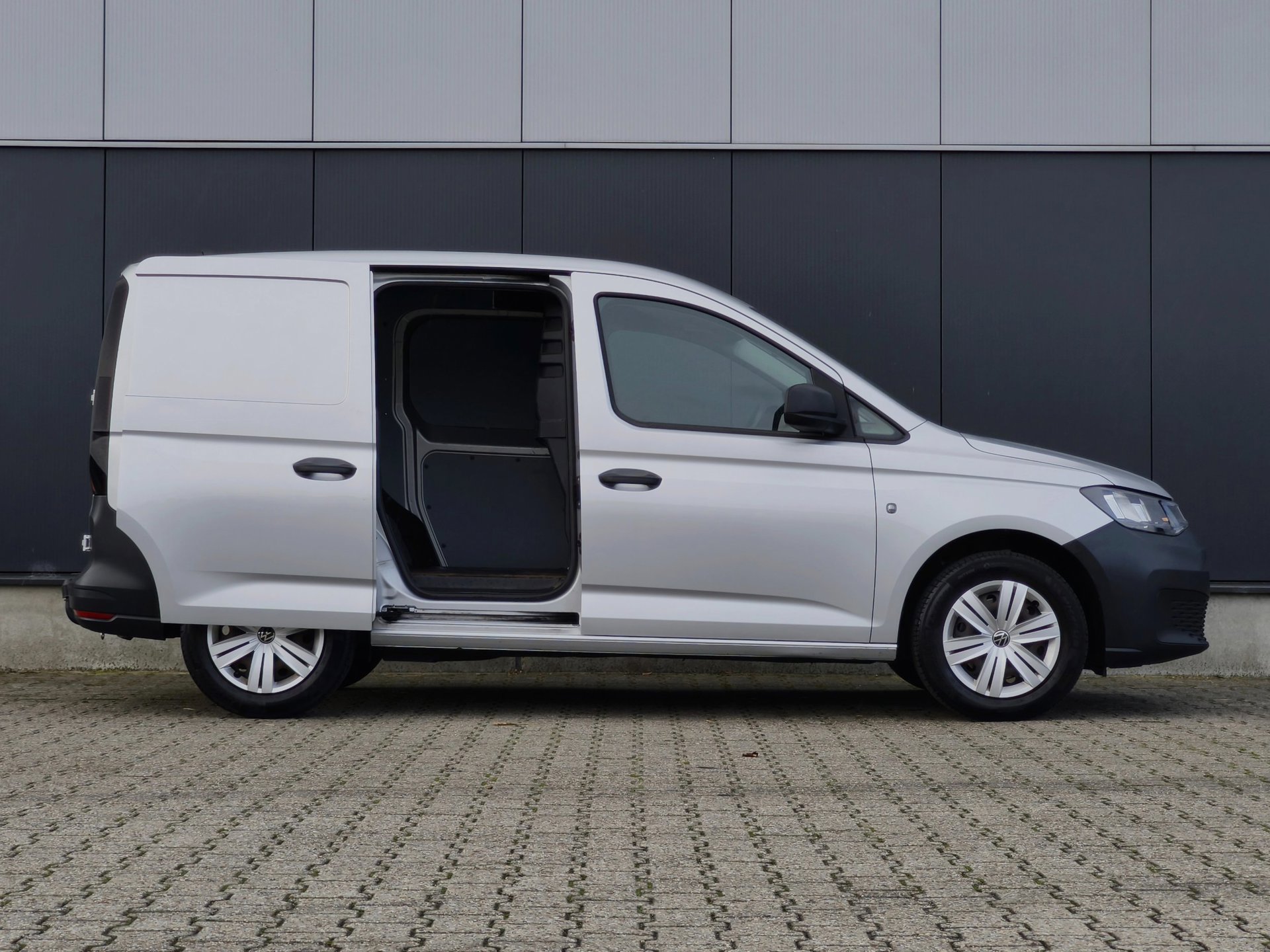 Foto van Volkswagen Caddy Modified Partition Wall