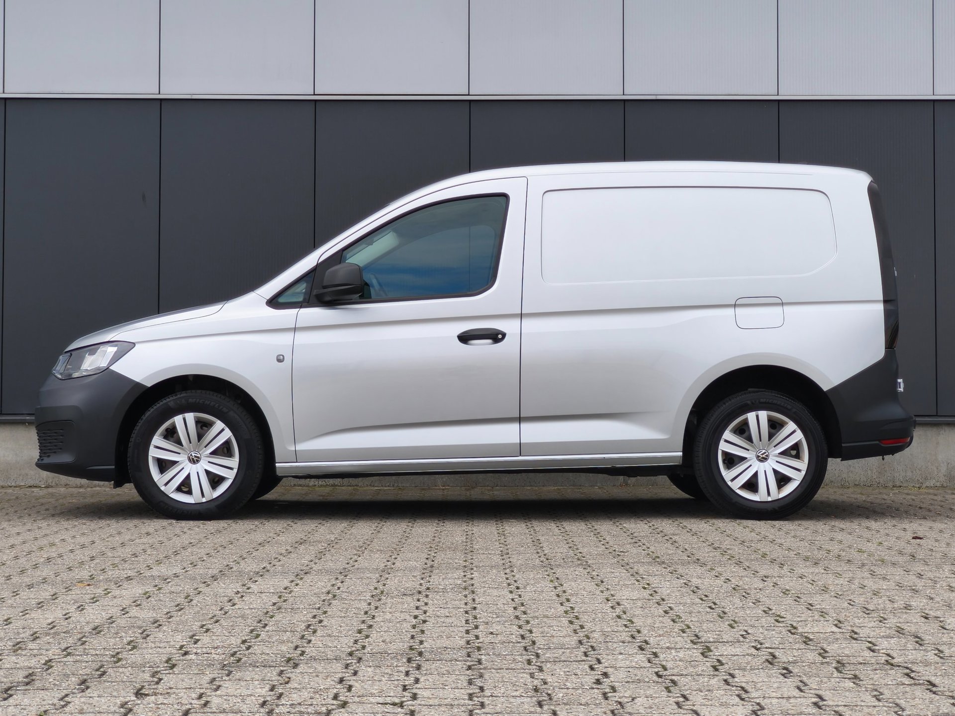 Foto van Volkswagen Caddy Modified Partition Wall
