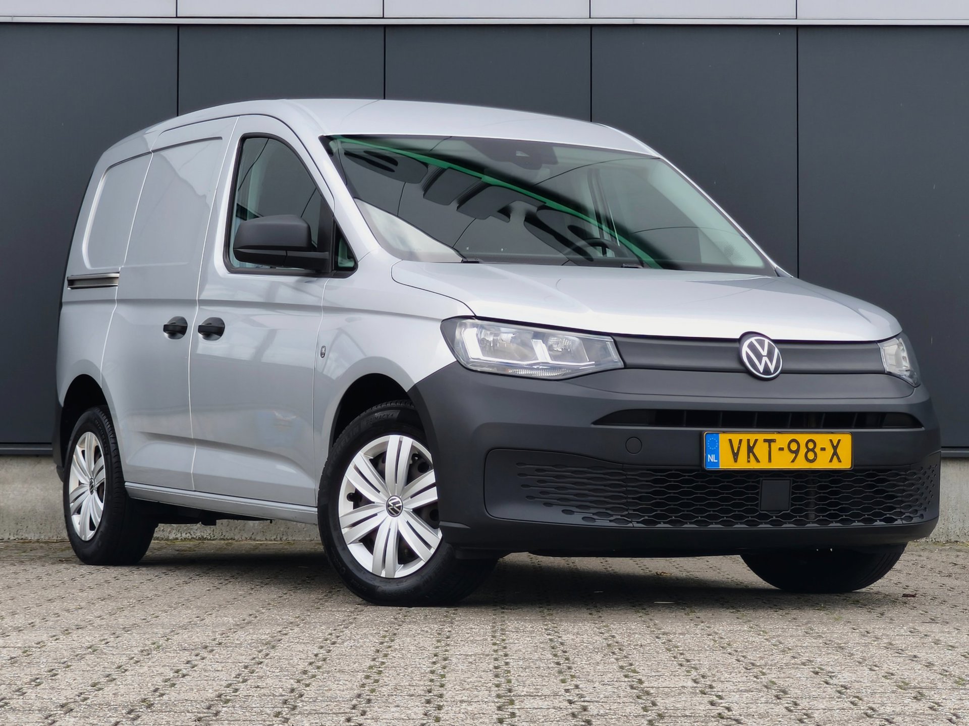 Foto van Volkswagen Caddy Modified Partition Wall