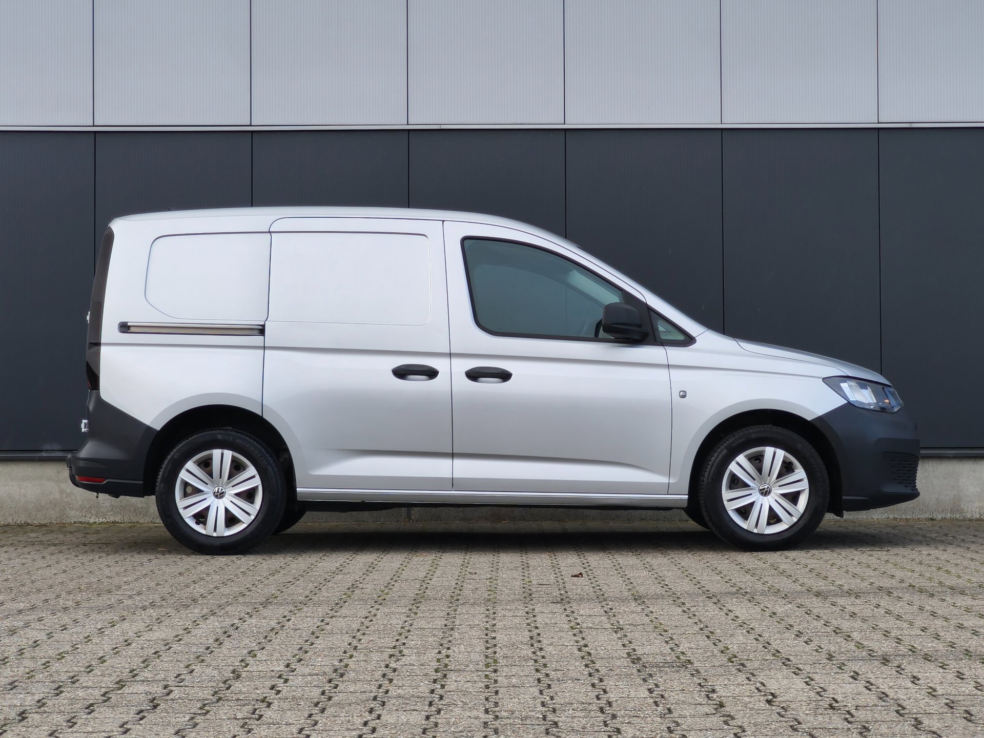 Foto van Volkswagen Caddy Modified Partition Wall