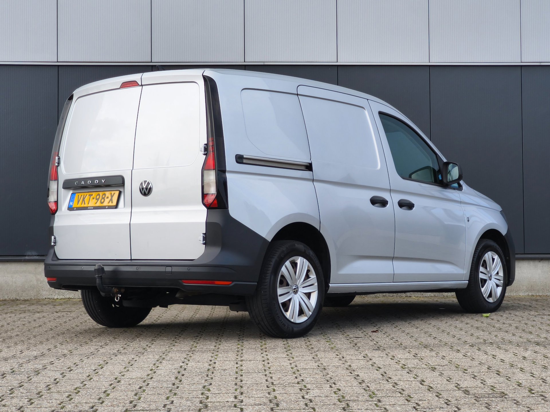 Foto van Volkswagen Caddy Modified Partition Wall