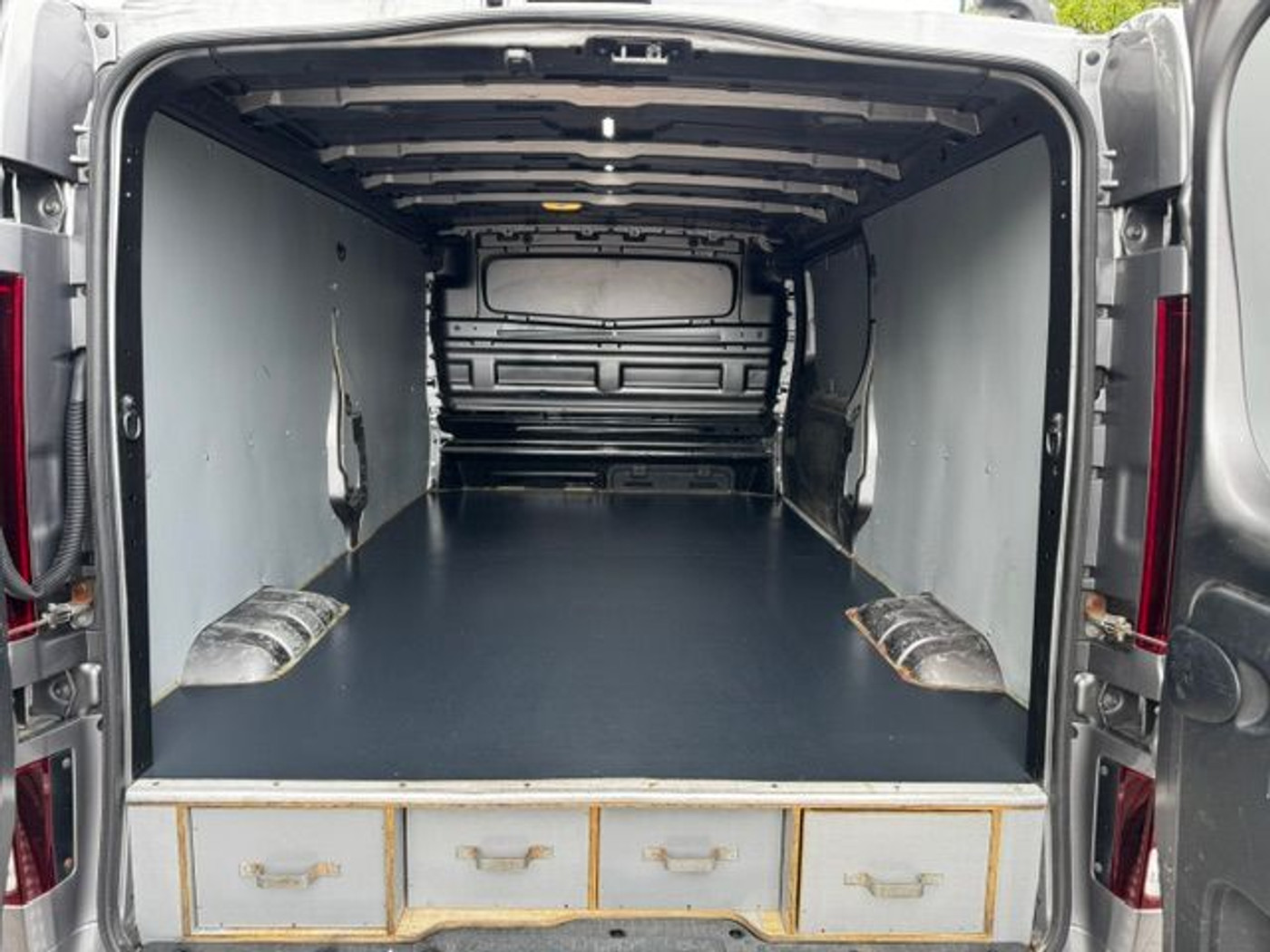 Foto van Opel Vivaro-b