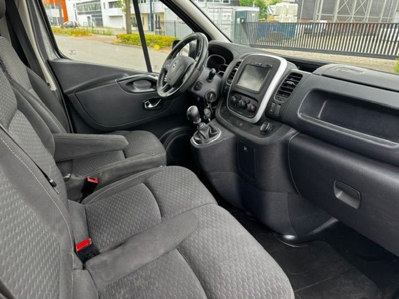 Foto van Opel Vivaro-b
