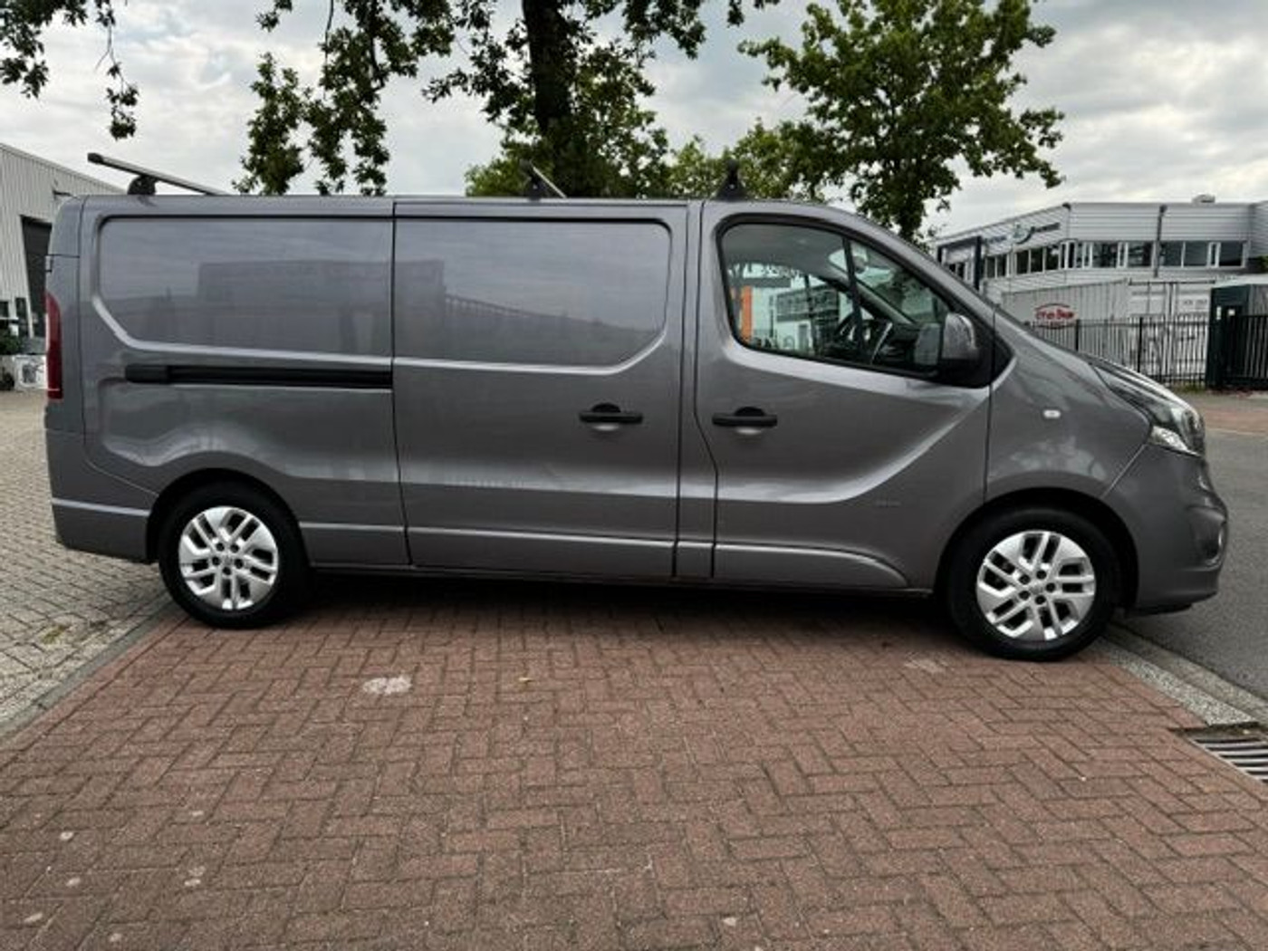Foto van Opel Vivaro-b