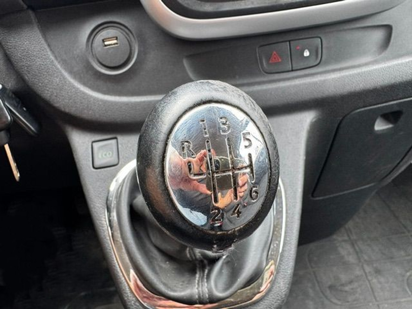 Foto van Opel Vivaro-b