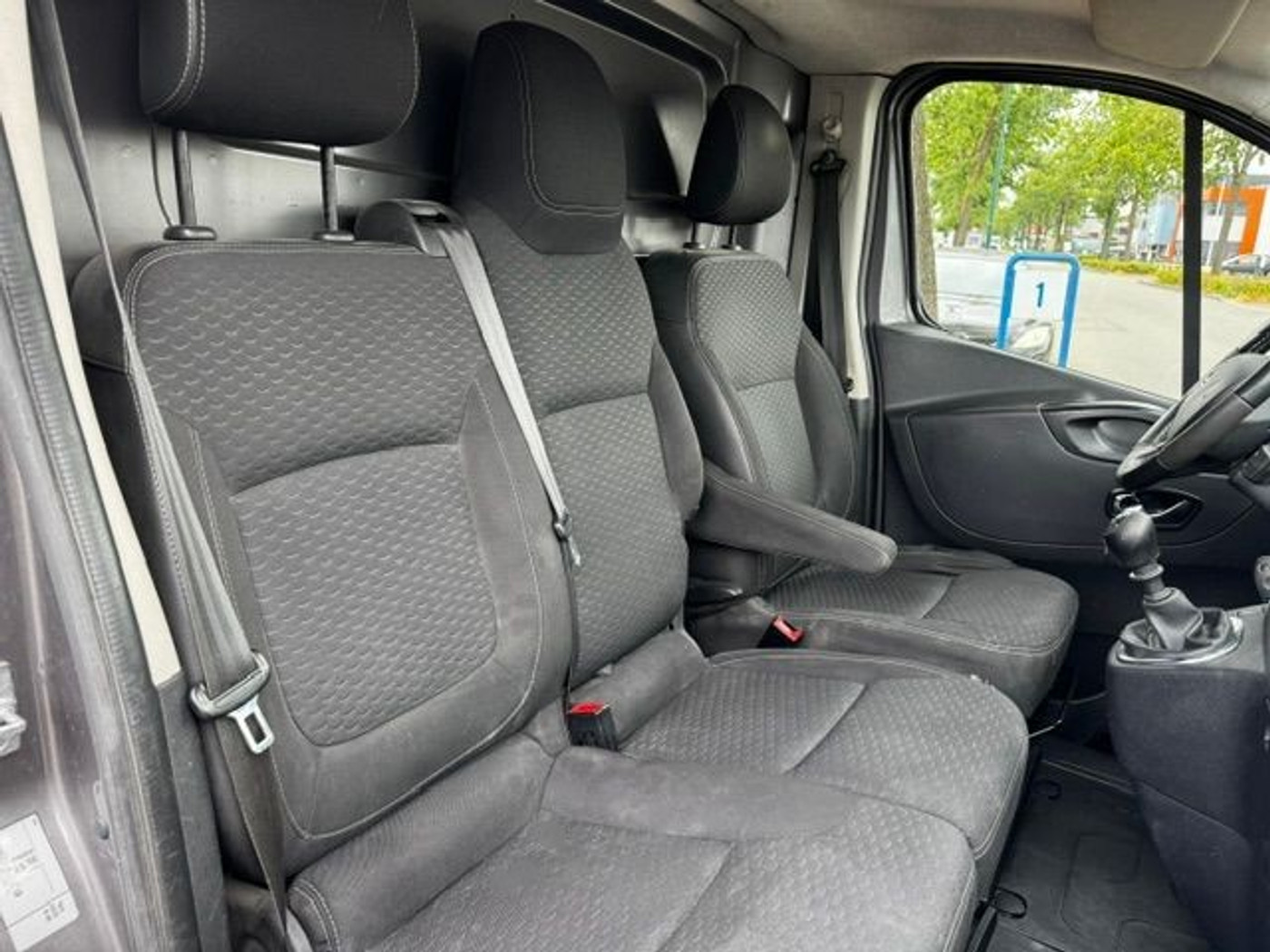 Foto van Opel Vivaro-b