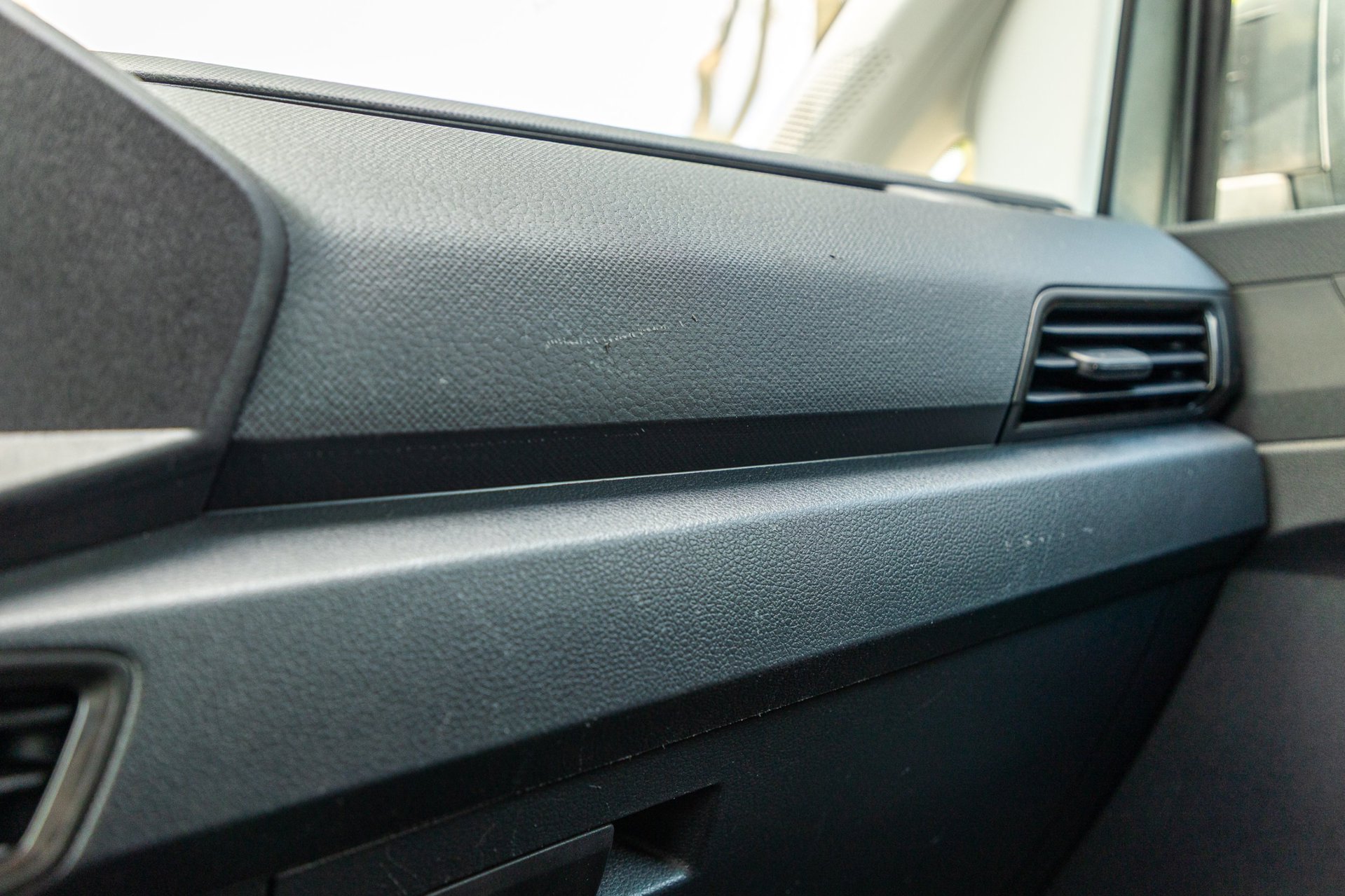 Foto van Volkswagen Caddy Modified Partition Wall
