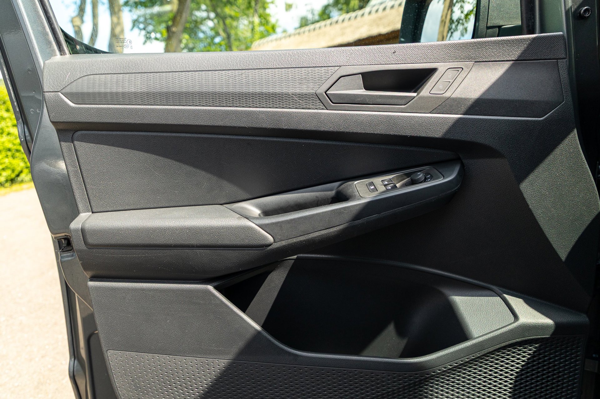Foto van Volkswagen Caddy Modified Partition Wall
