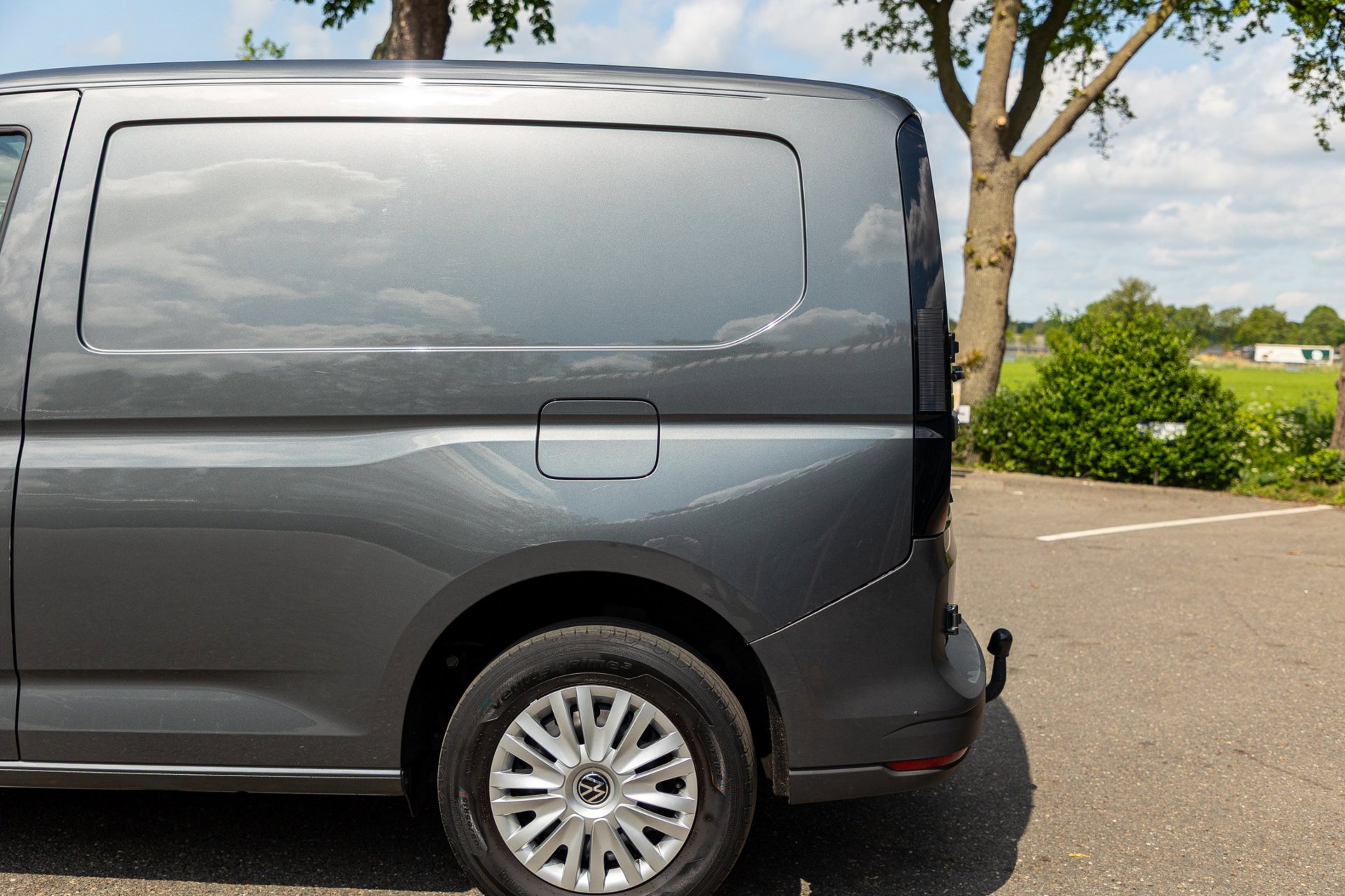 Foto van Volkswagen Caddy Modified Partition Wall