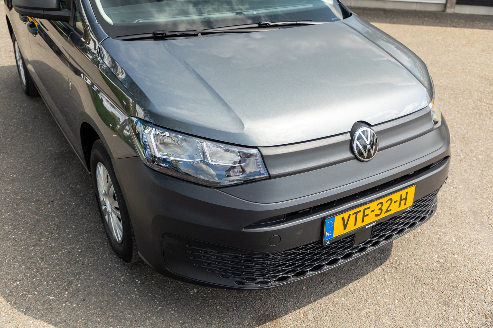 Foto van Volkswagen Caddy Modified Partition Wall