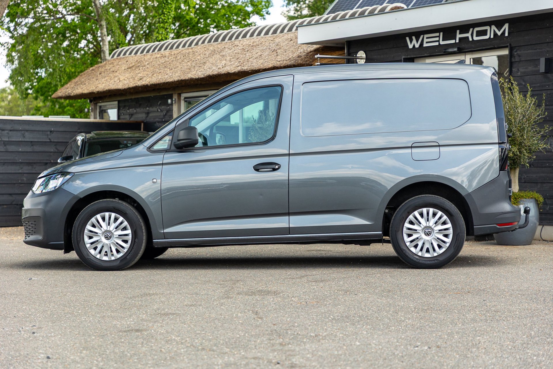 Foto van Volkswagen Caddy Modified Partition Wall