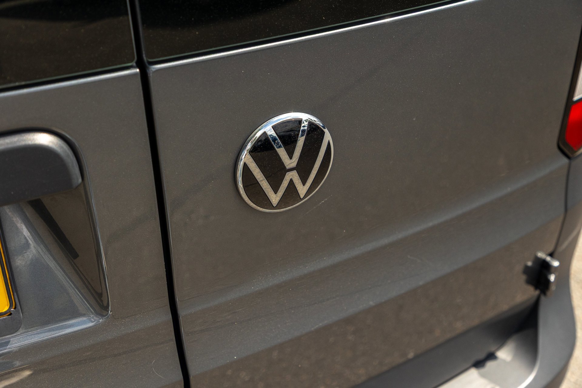 Foto van Volkswagen Caddy Modified Partition Wall