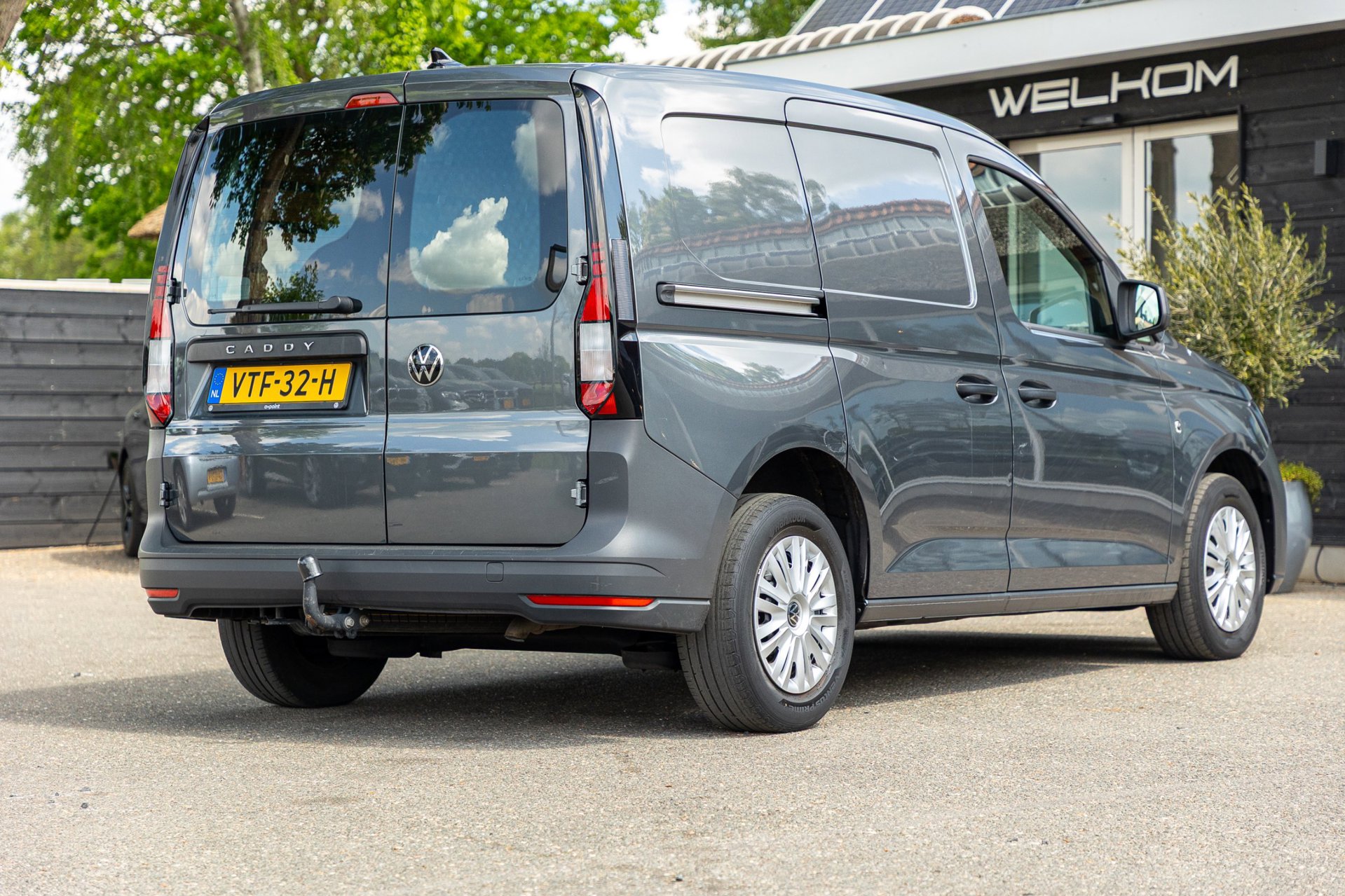 Foto van Volkswagen Caddy Modified Partition Wall